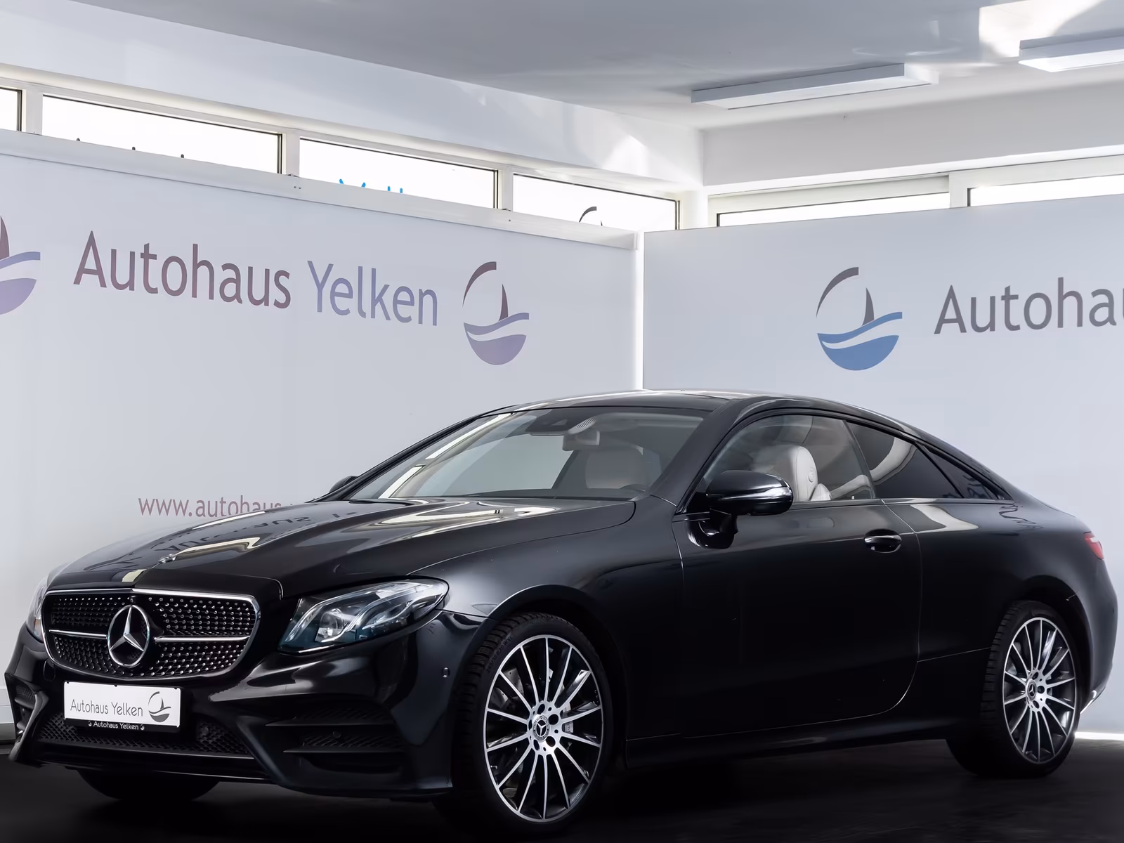Mercedes-Benz E 400 AMG-LINE *MBEAM*WIDESCREEN*PANO*BURM