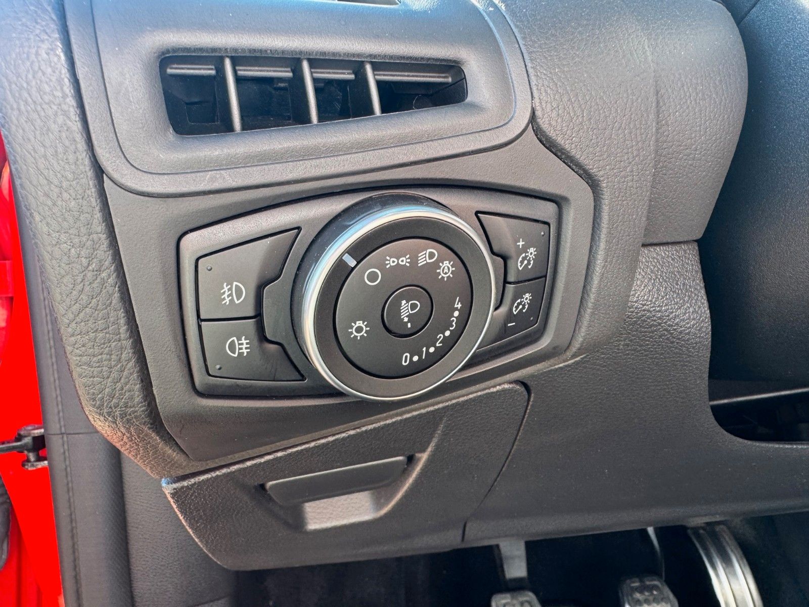 Fahrzeugabbildung Ford Focus Lim. ST-Line Kamera Tempomat Sitzheizung