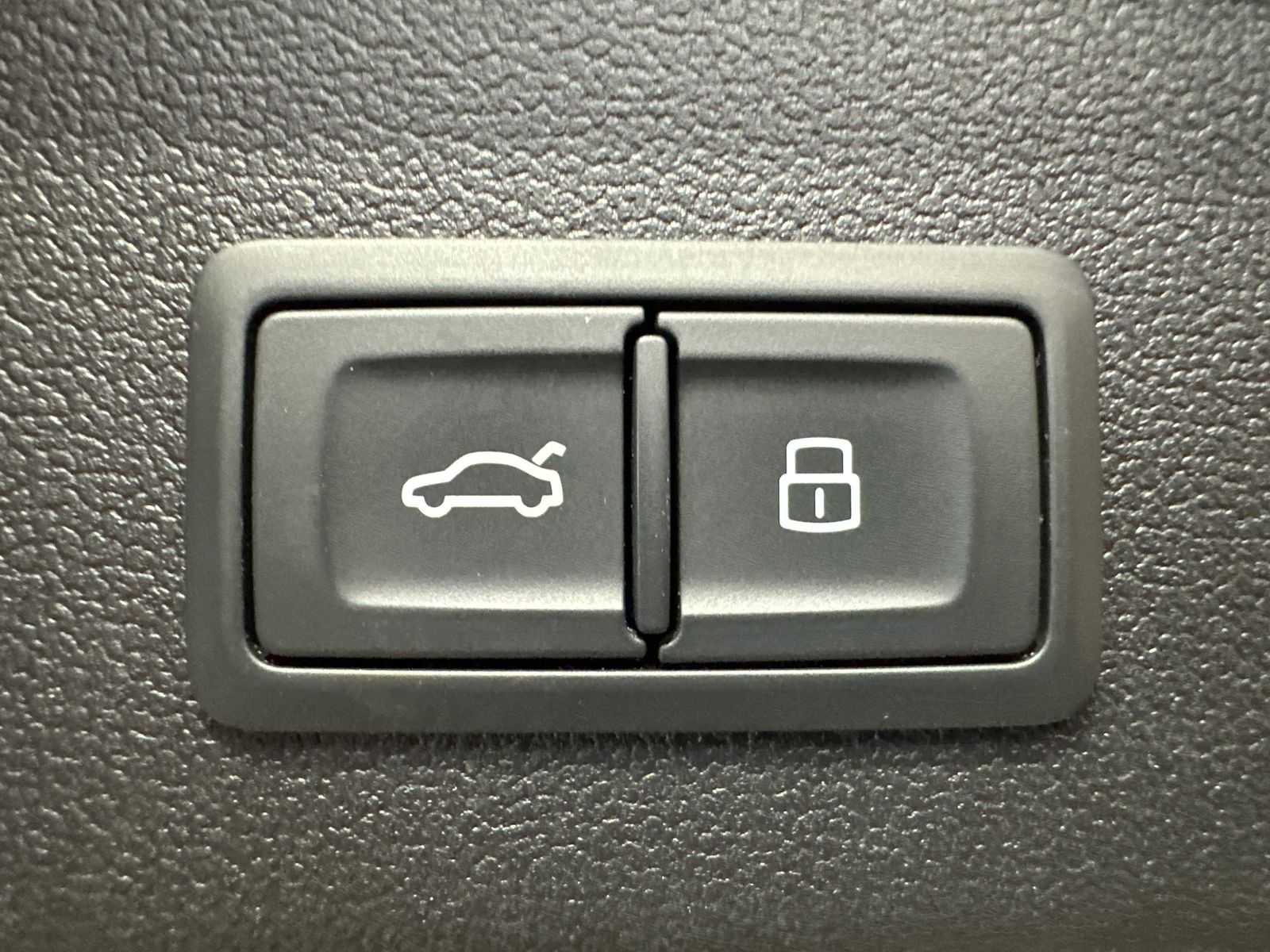 Fahrzeugabbildung Audi A3 SpB 40 TFSI e S-Line Black NAV+LED+B&O+KAMERA