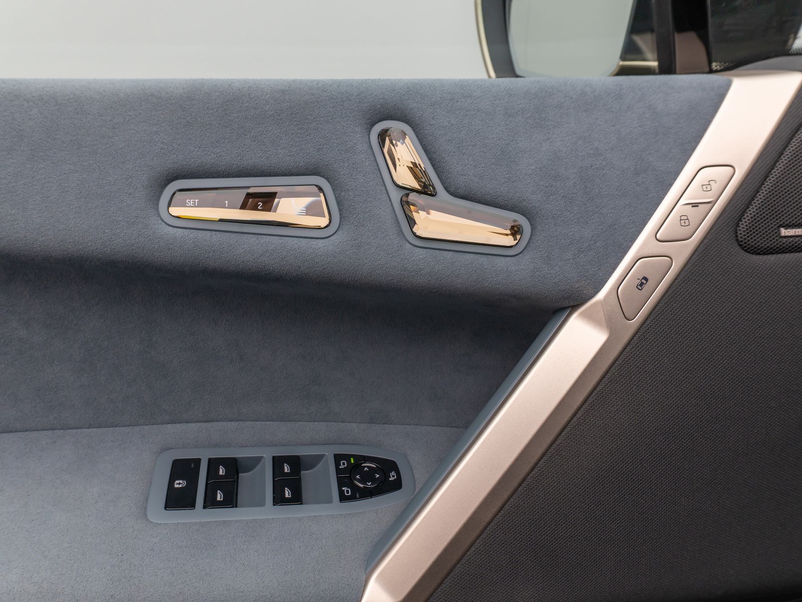 Fahrzeugabbildung BMW iX xD50 Panorama 360°Laser DAB H/K AHK Sport 22"