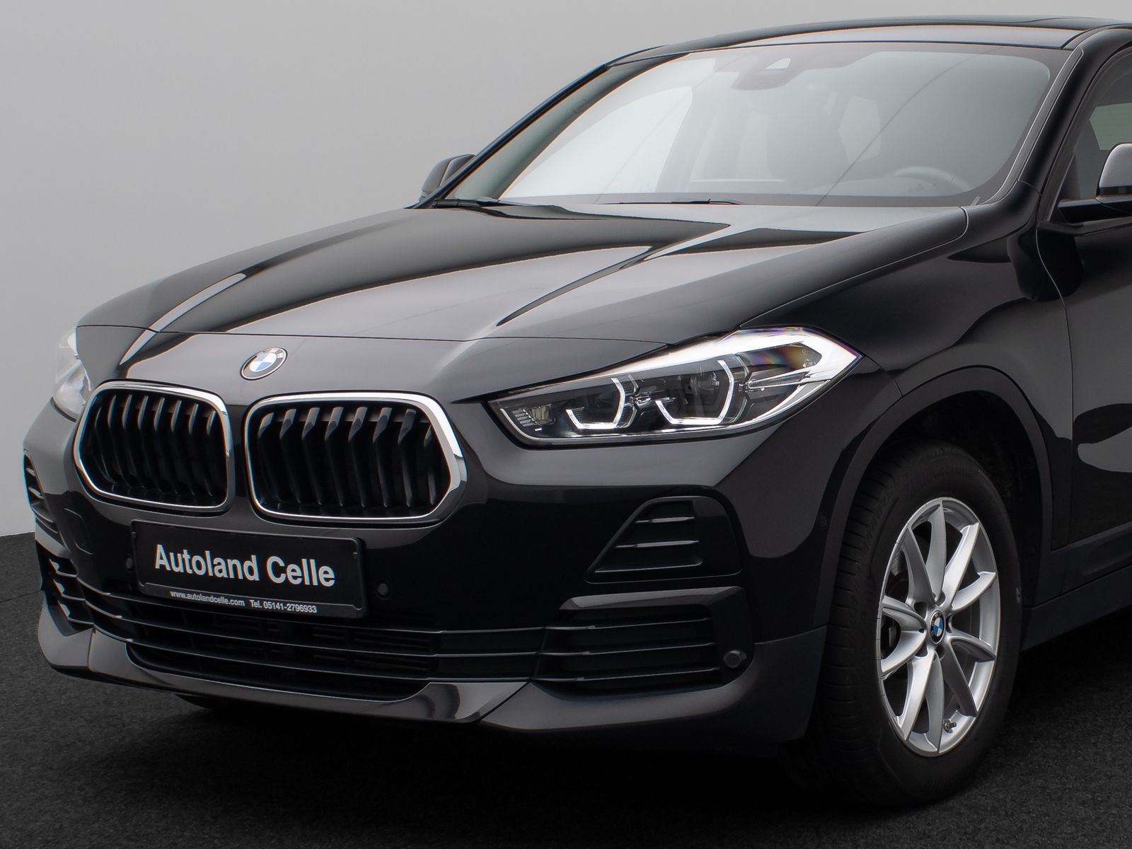 Fahrzeugabbildung BMW X2 sD20d Panorama NaviPlus HUD DAB HiFi Alarm