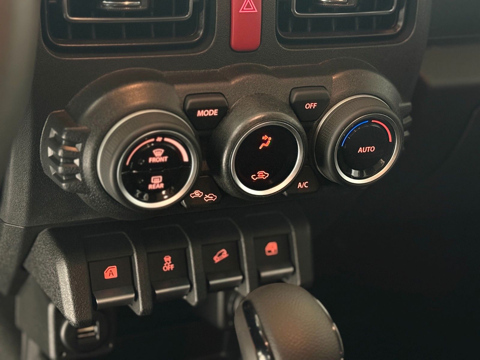 Fahrzeugabbildung Suzuki RTR Jimmy - 4/5 Türer - LED - RFK - MFL