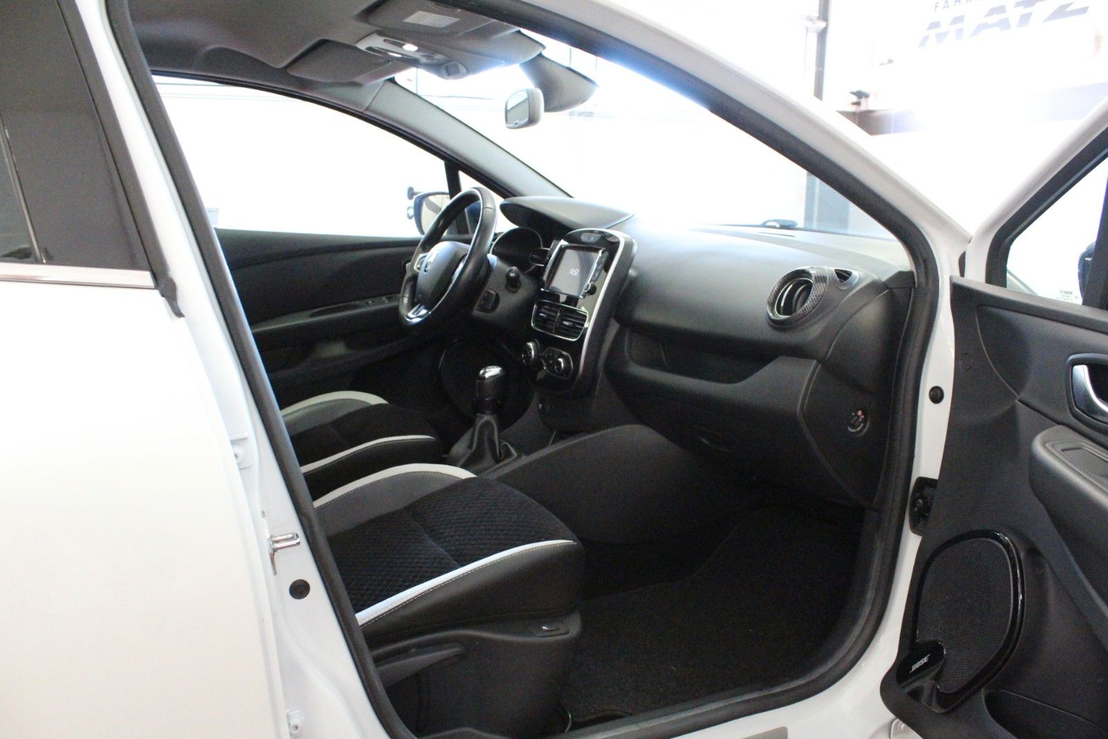 Fahrzeugabbildung Renault Clio TCe 90 IBose Edition *Navi*Klima*PDC*