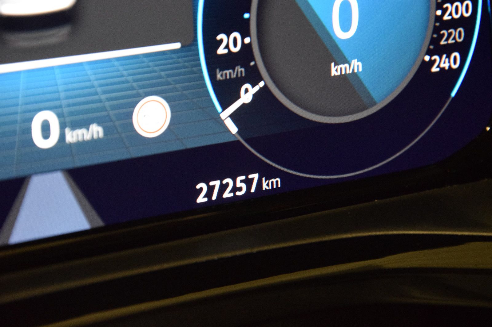 Fahrzeugabbildung Volkswagen T7 Multivan lang HUD ACC HK  Ambi. Matrix 7 Sitz