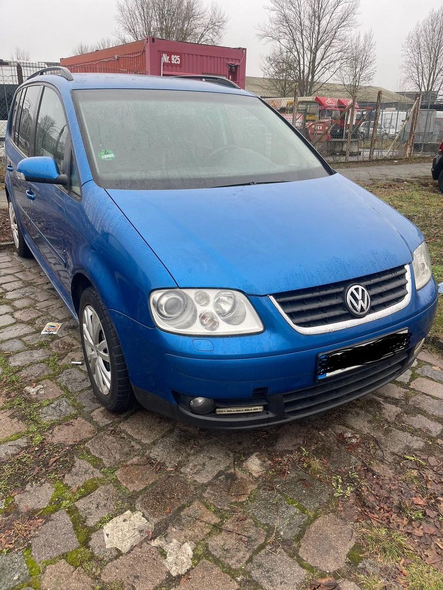 Volkswagen Touran 2005 — салон