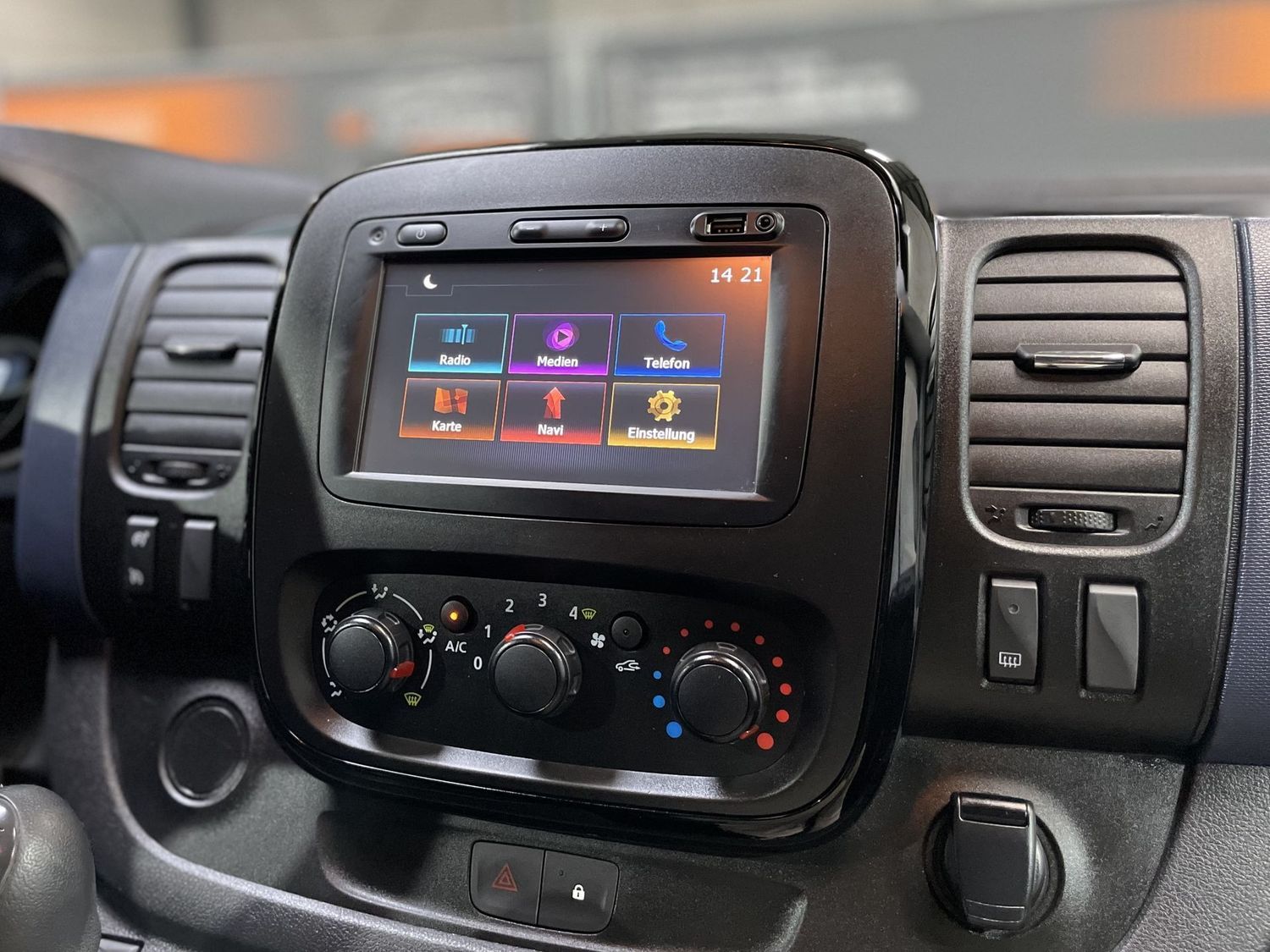 Fahrzeugabbildung Opel Vivaro Kasten L1H1 2,9t #Sortimo#Navi#Klima#