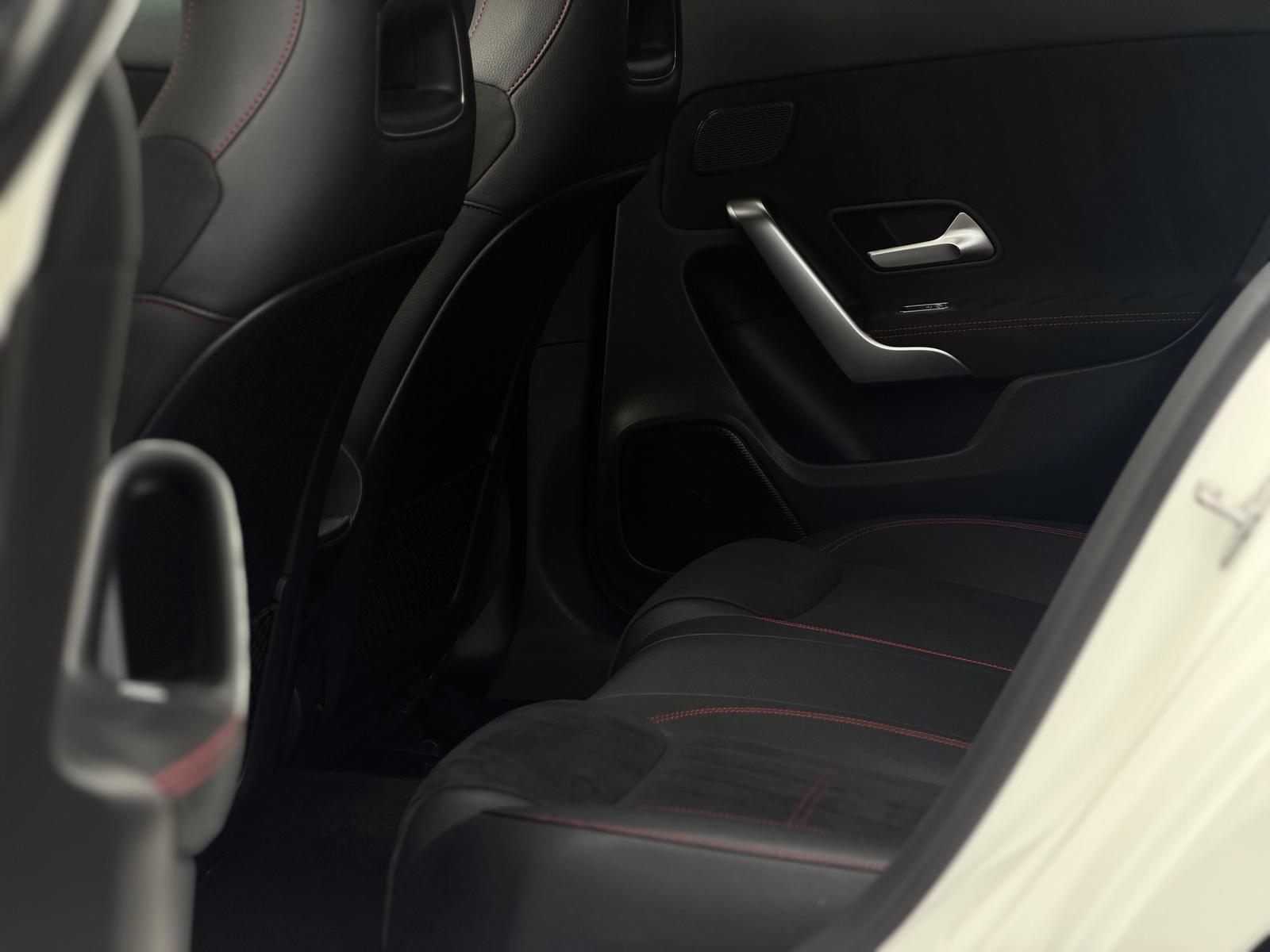 Mercedes-Benz A250*AMG*AHK*Digital*Ambiente*Pano*LED*Alcantara