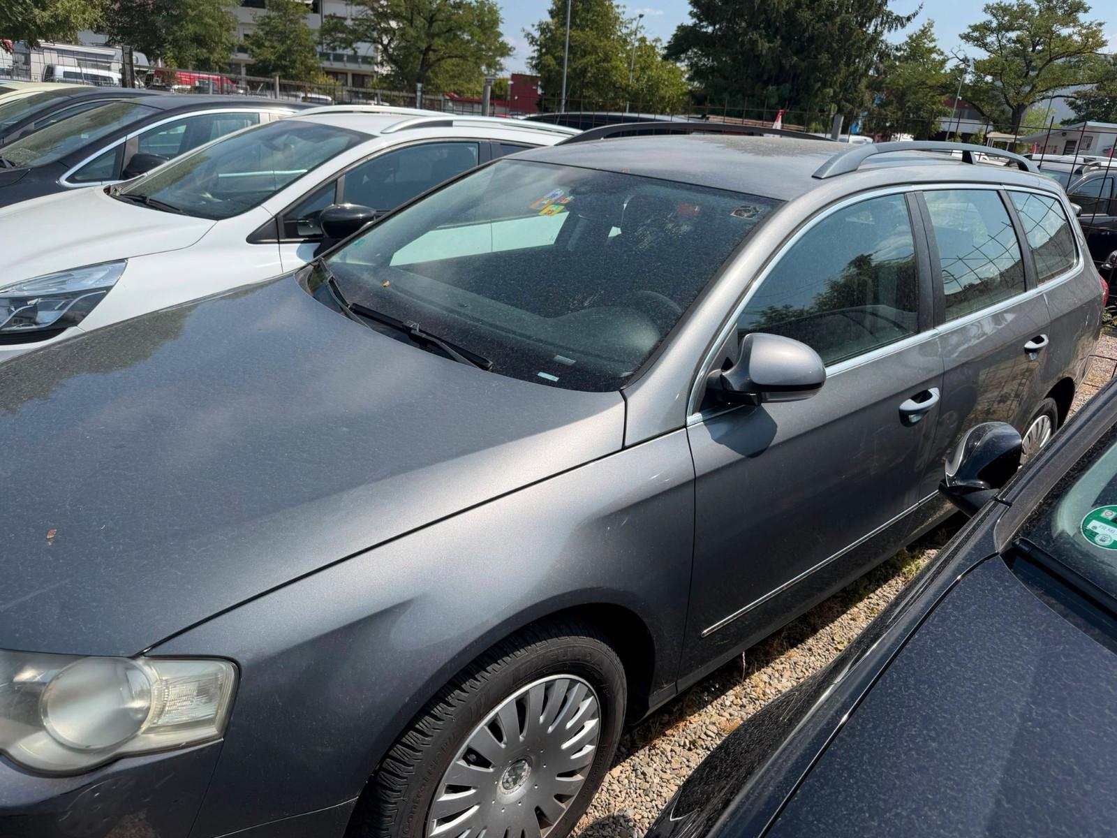 Volkswagen Passat 2006 — rear view