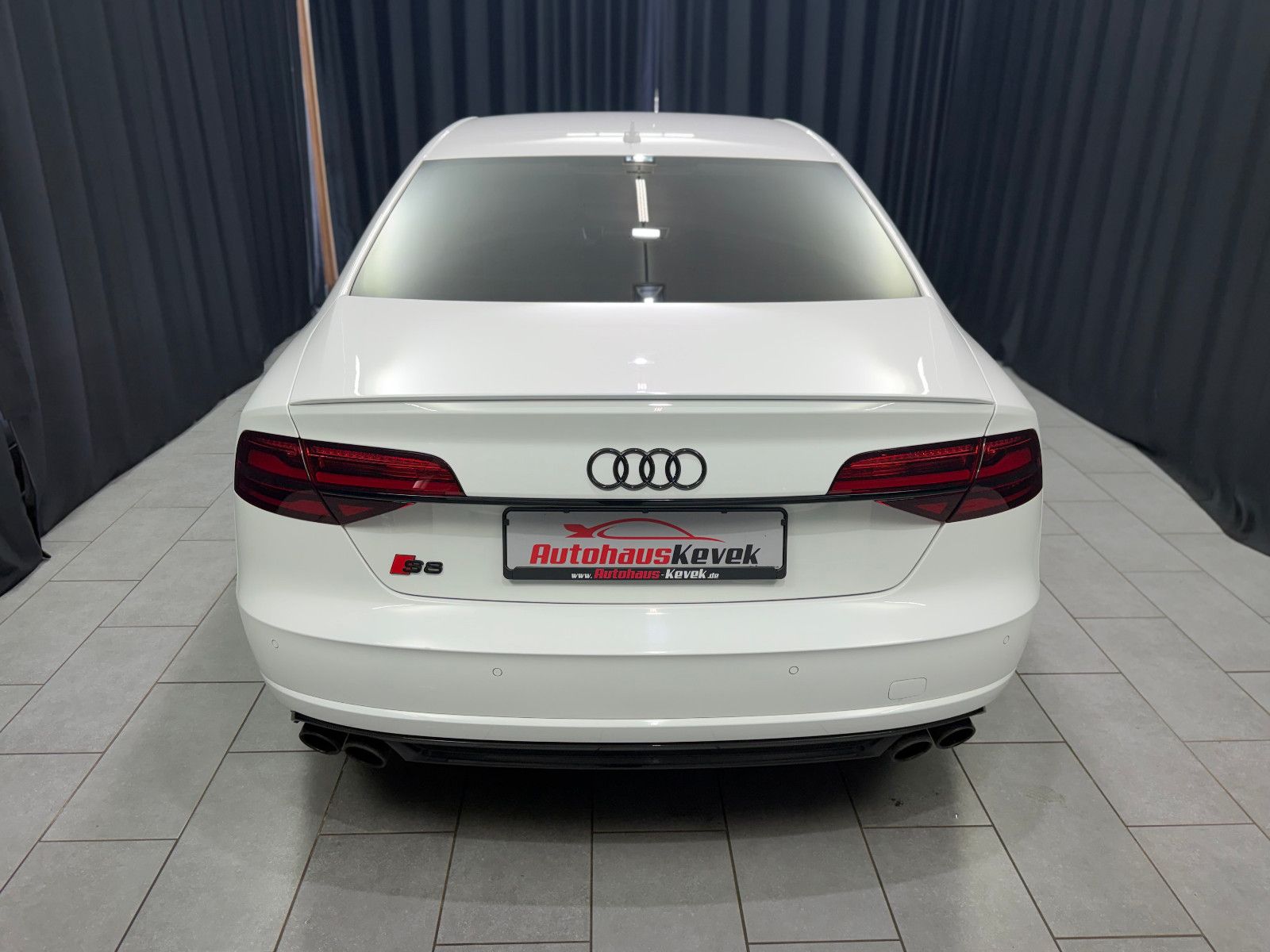 Fahrzeugabbildung Audi S8 4.0 TFSI quattro plus |KERAMIK|CARBON|MASSAGE
