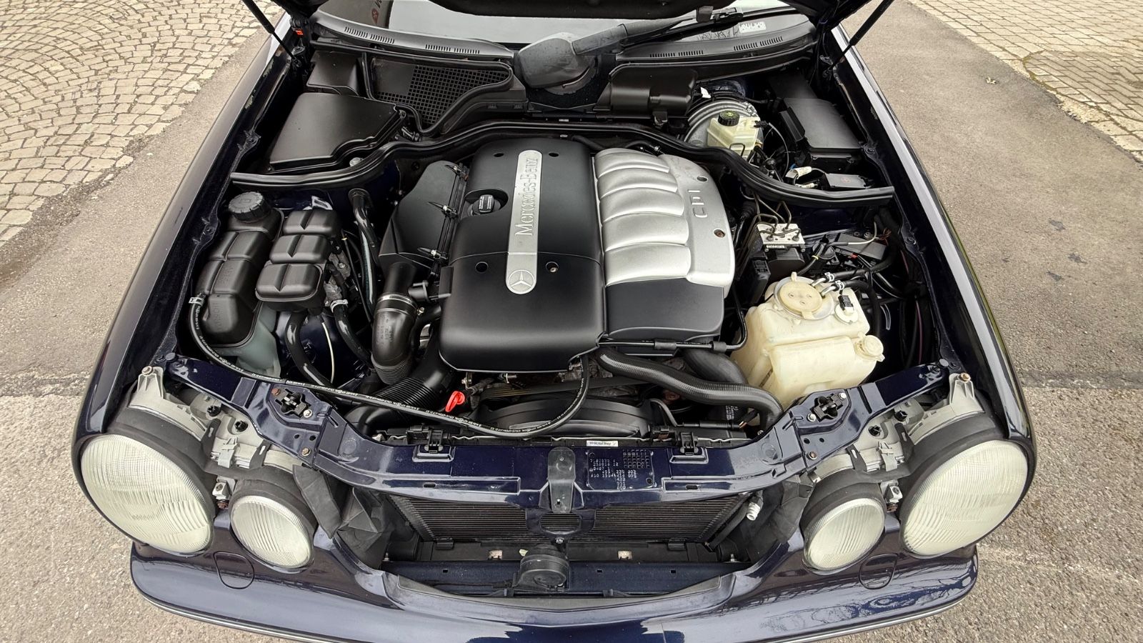 Fahrzeugabbildung Mercedes-Benz E 270 CDI ELEGANCE