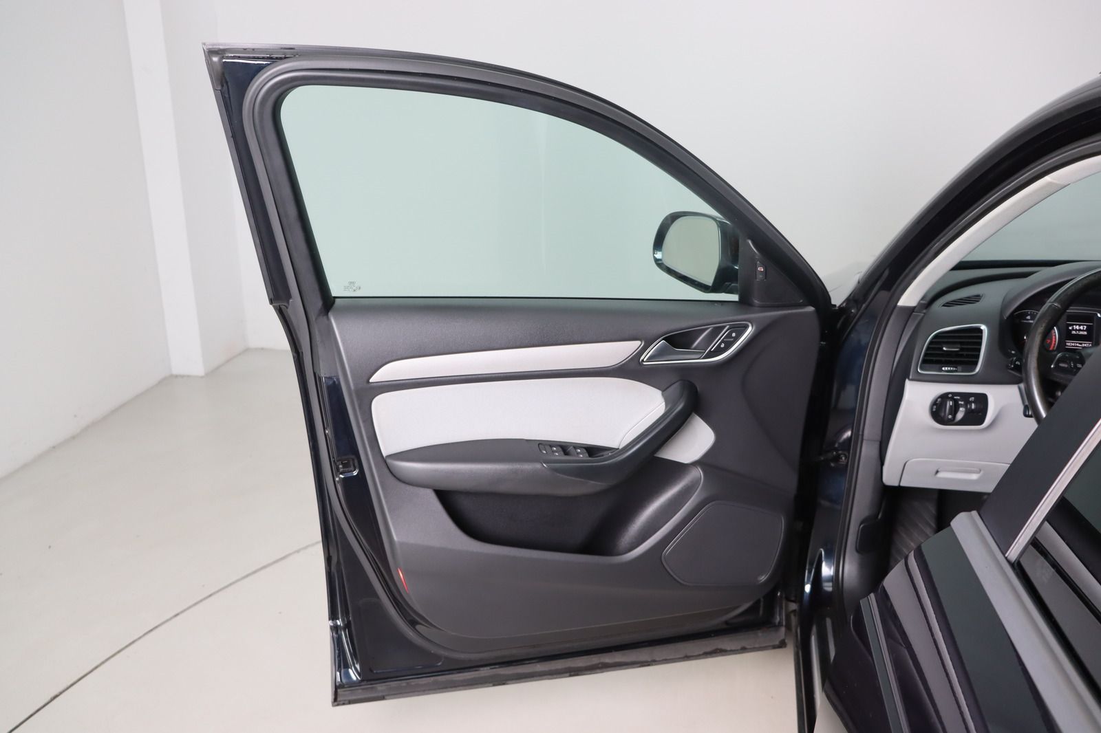 Fahrzeugabbildung Audi Q3 2.0 TFSI S tronic quattro * Standhzg. *