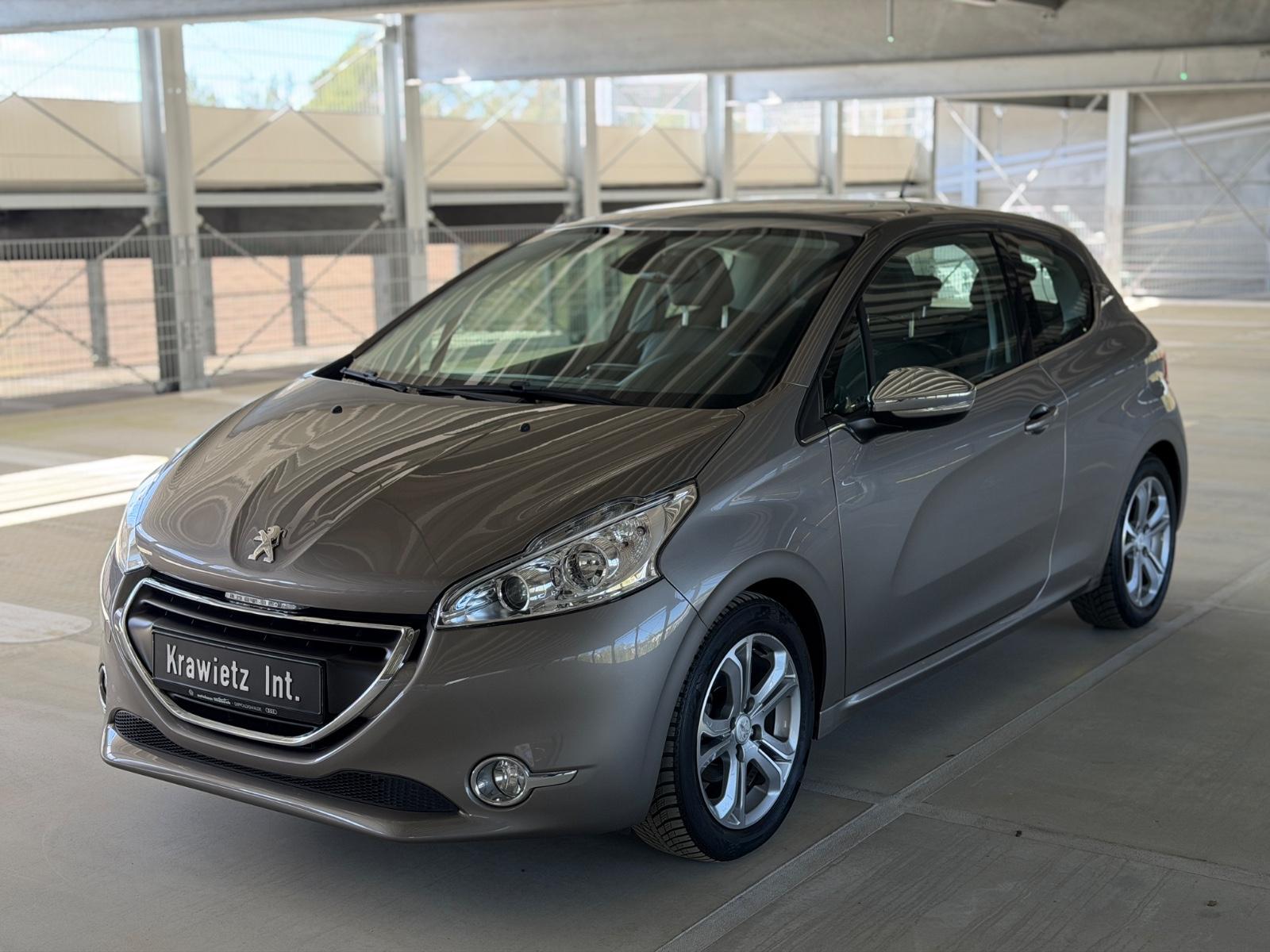 Peugeot 2081.4 Allure Panorama Sitzheizung Leder 95PS