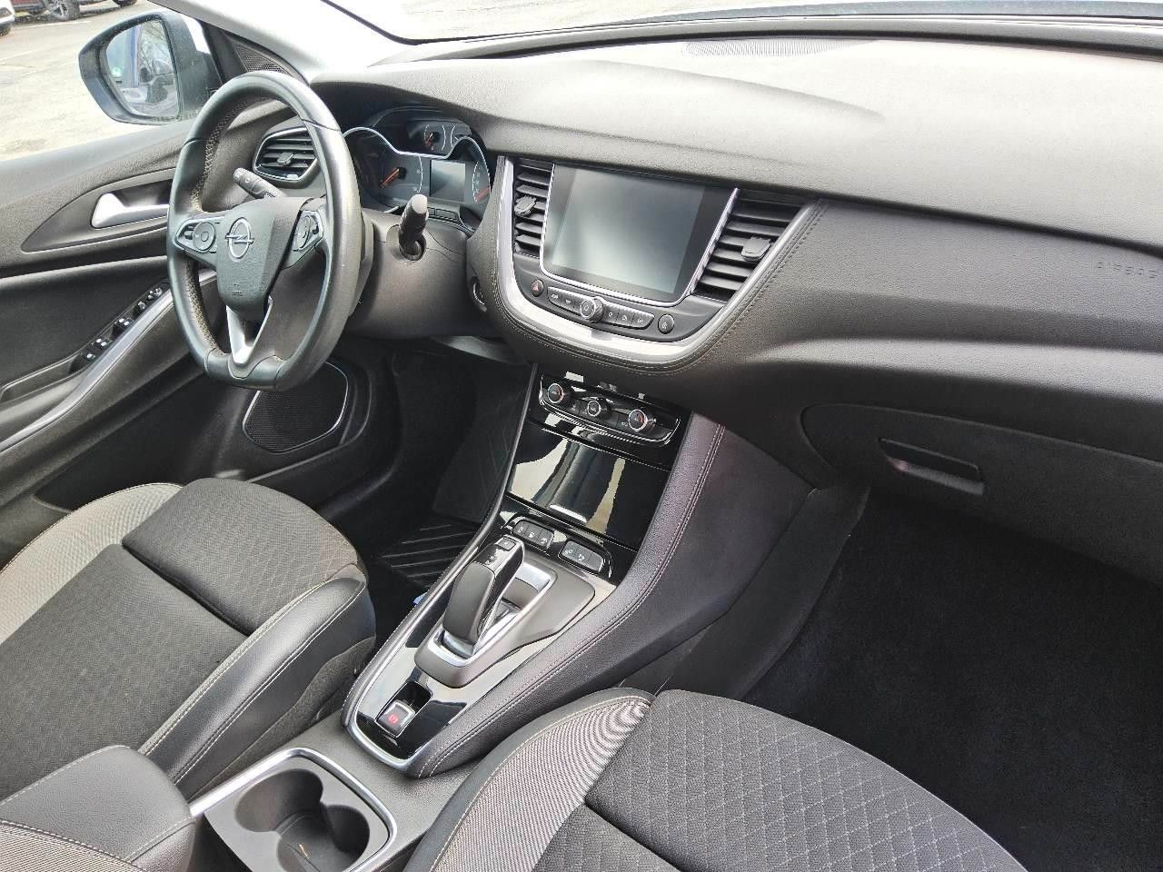 Fahrzeugabbildung Opel Grandland (X) 1.6T ELEGANCE HYBRID NAVI/SH/SPORT