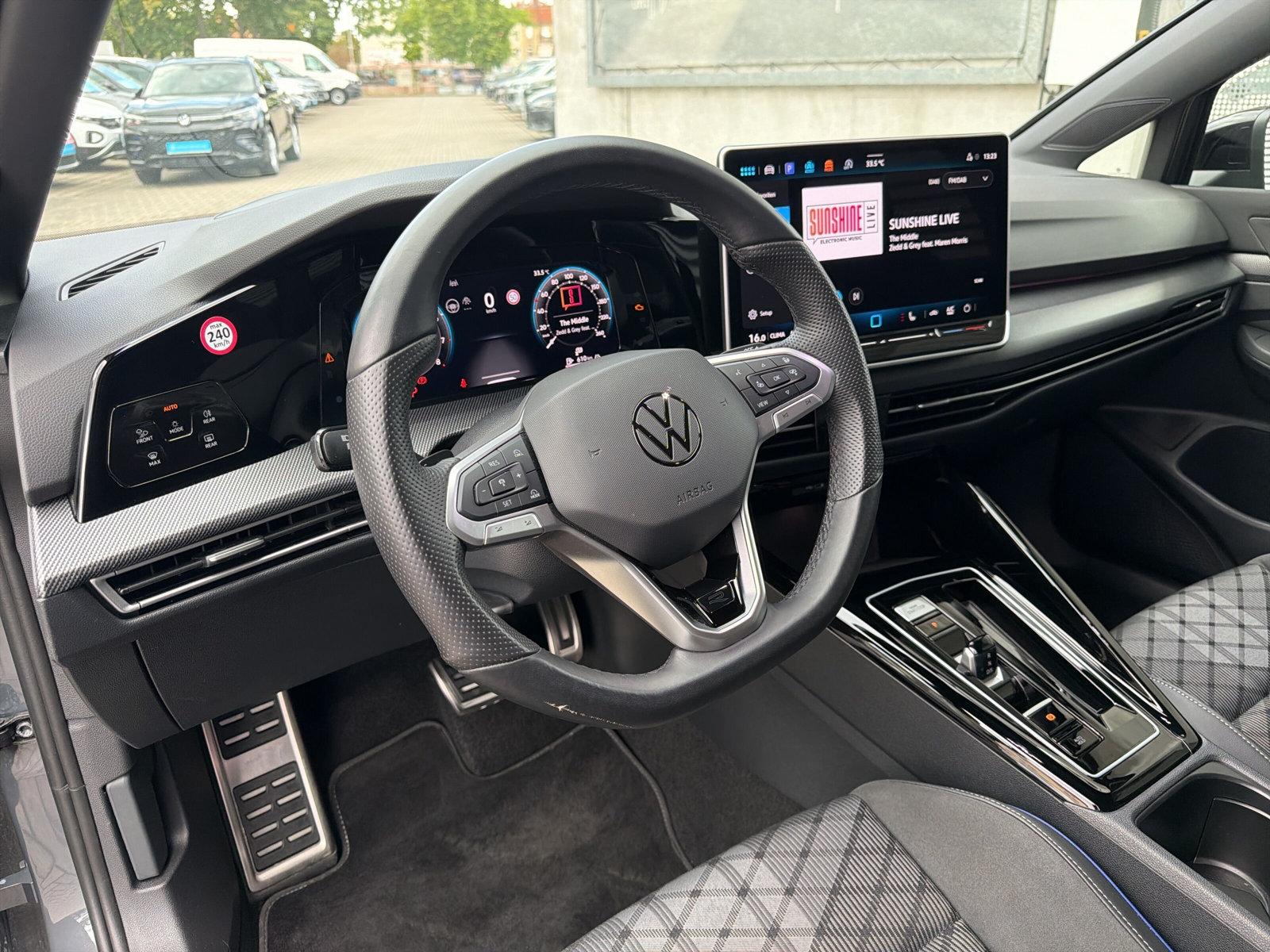 Volkswagen Golf VIII 1.5 eTSI DSG R-Line AHK MATRIX DCC KAM, миниатюра 12