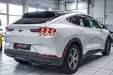 Ford Mustang Mach-E 1.Hd*DeFzg*Unfallfrei*93,1%BZ* - weiße Ford Mustang Mach-E