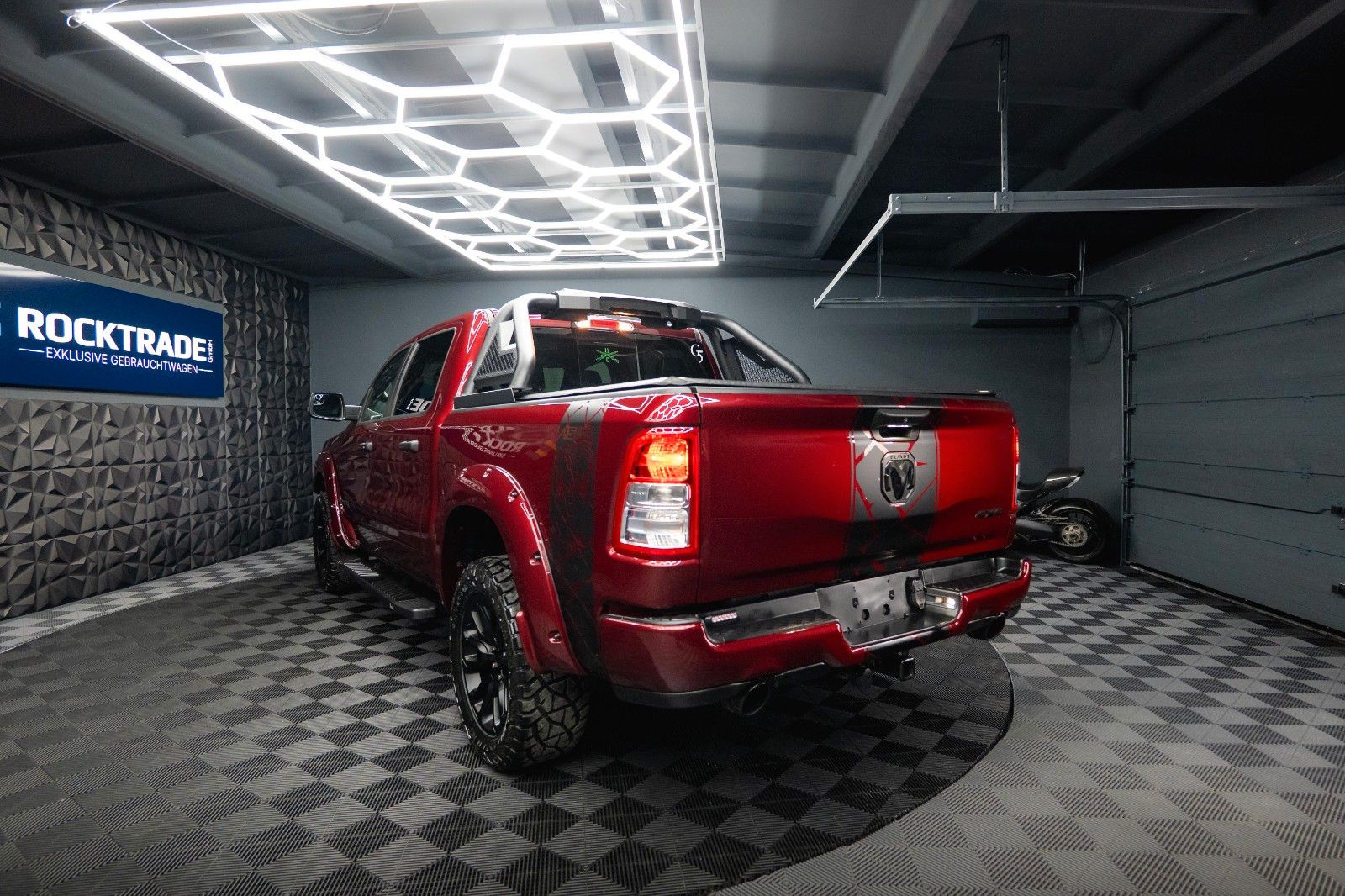 Fahrzeugabbildung Dodge RAM 5.7 V8 HEMI 4x4 OFFROAD NIGHT-Edition LED