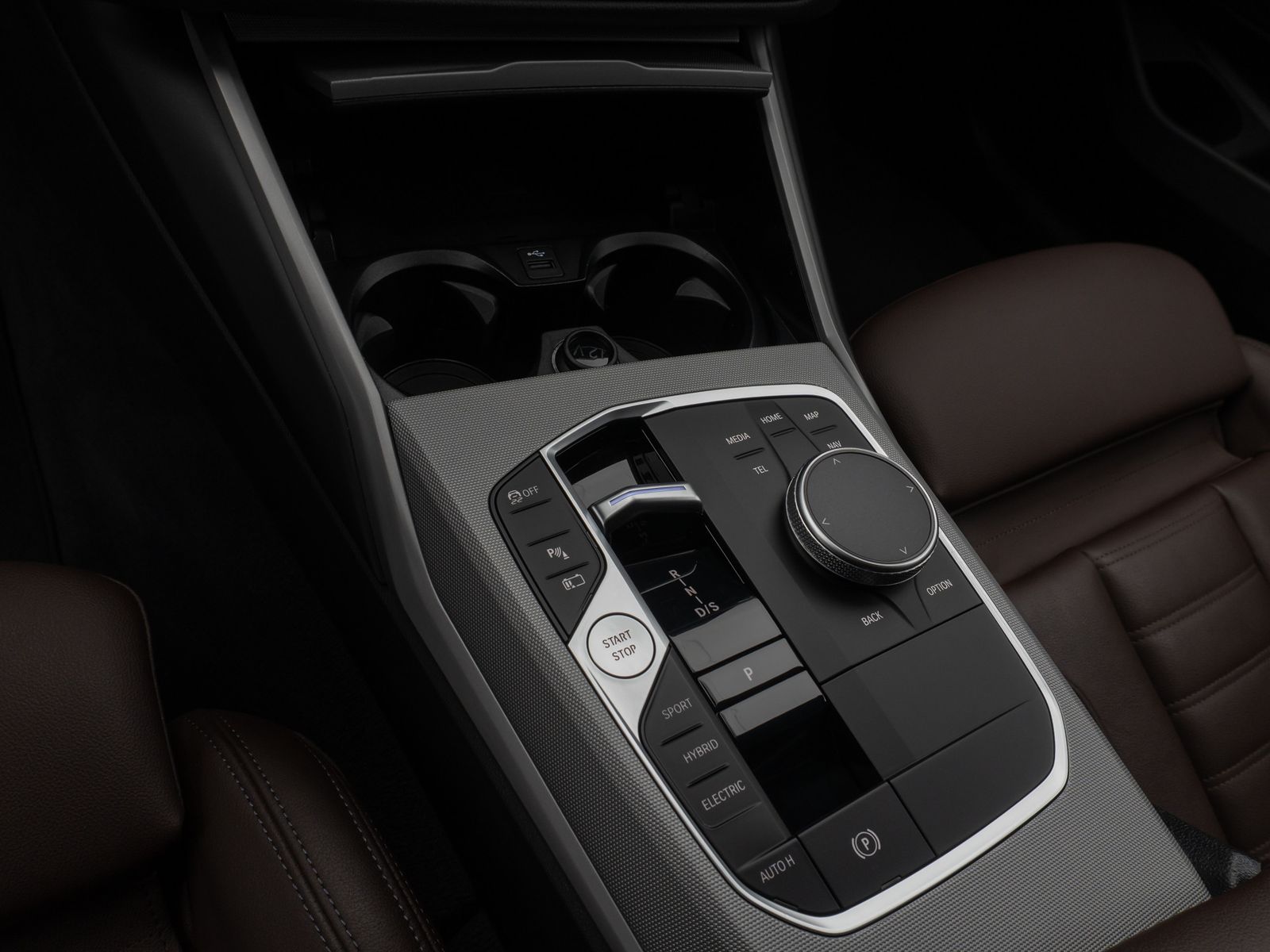 Fahrzeugabbildung BMW 330e xD Kamera HUD DAB Alarm Komfort LED Sport