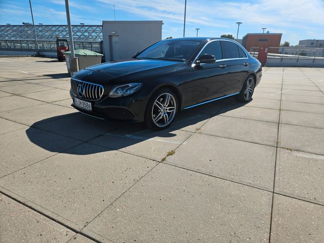 MERCEDES-BENZ E 220 d 4MATIC Autom. - TOP