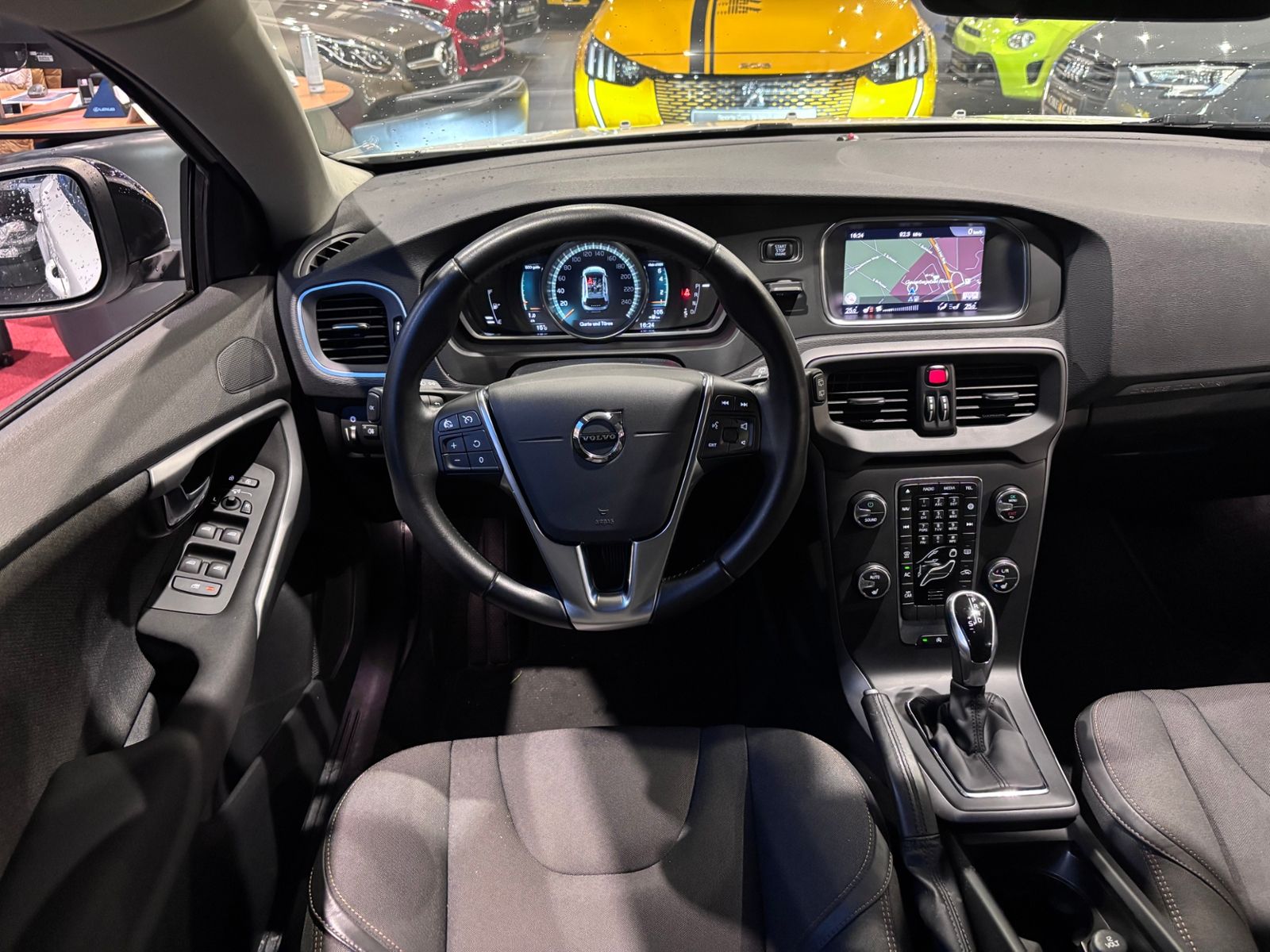 Fahrzeugabbildung Volvo V40  Cross Country Plus KLIMA LED NAVI ALU