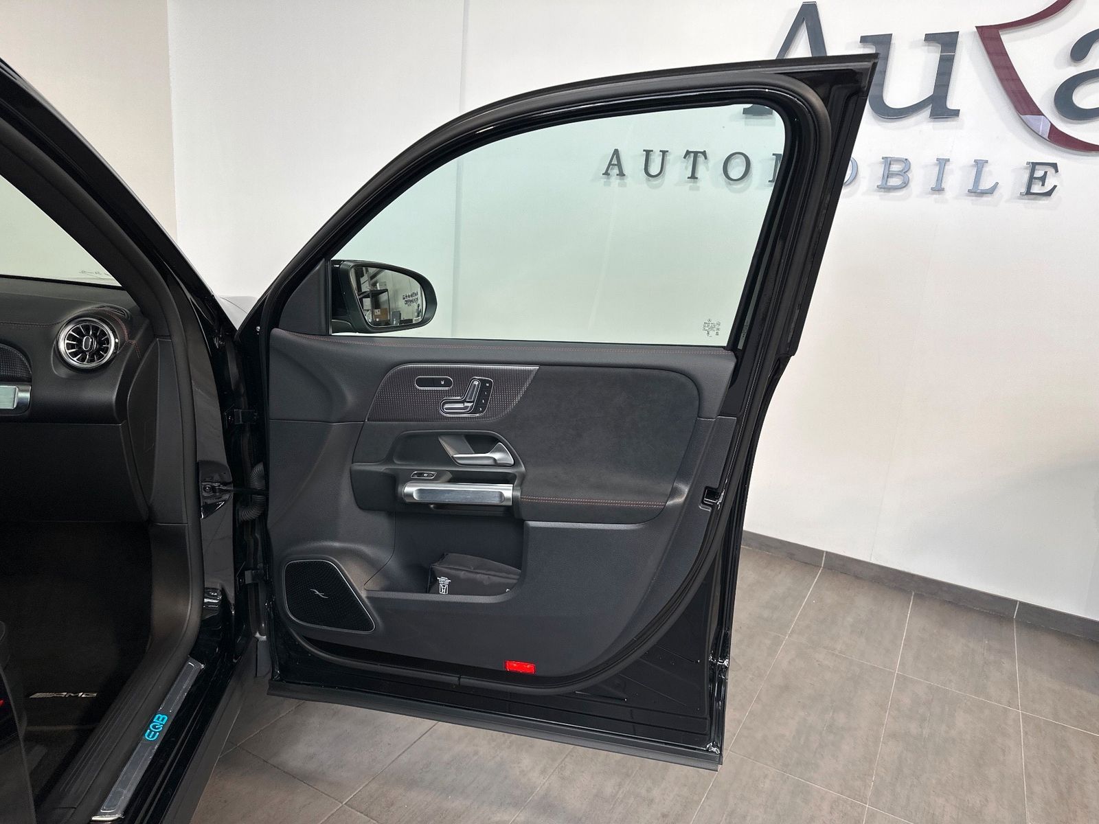 Fahrzeugabbildung Mercedes-Benz EQB 250+ AMG Line NAV+LED+PANORAMA+ACC+360GRAD