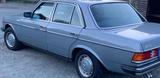 Mercedes-Benz Mercedes W123 Oldtimer - Mercedes-Benz 250: W123