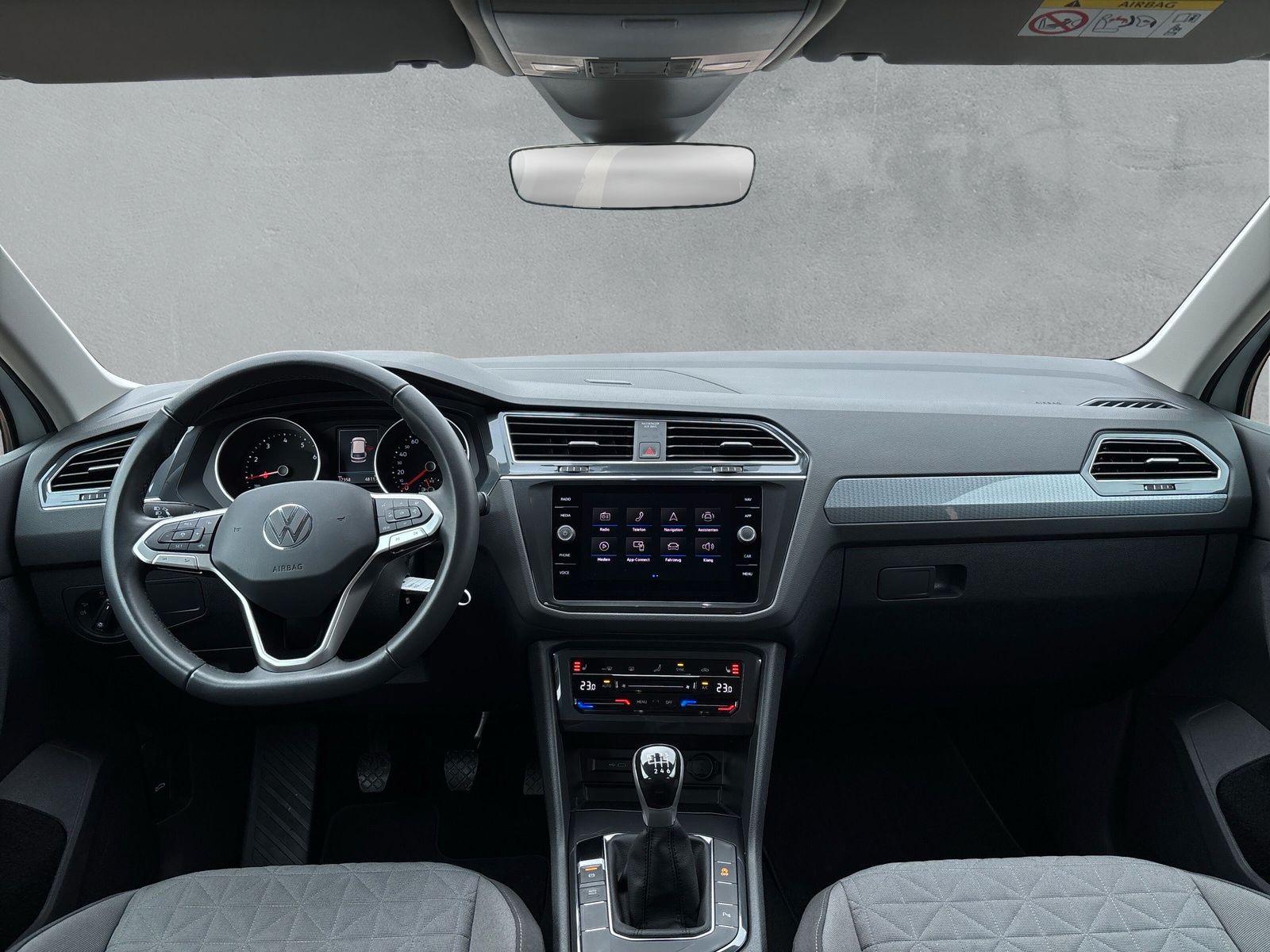 Fahrzeugabbildung Volkswagen Tiguan Life 1.5 TSI RFK Matrix-LED