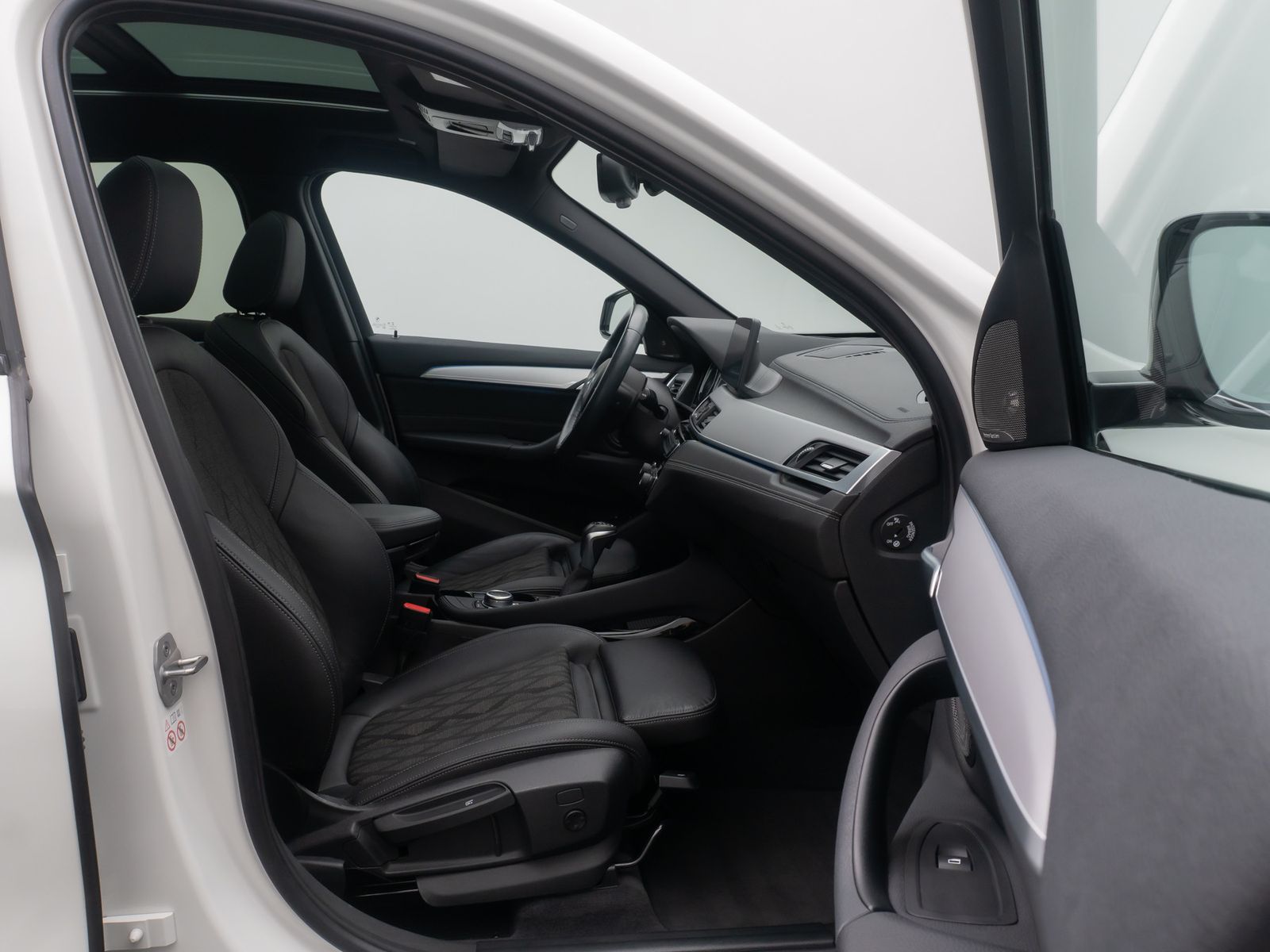 Fahrzeugabbildung BMW X1 xD25e xLine Panorama Kamera HUD DAB H/K 19"