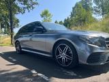 Mercedes-Benz E 220d T AMG Line; Multibeam, Command - Mercedes-Benz E 220: AMG
