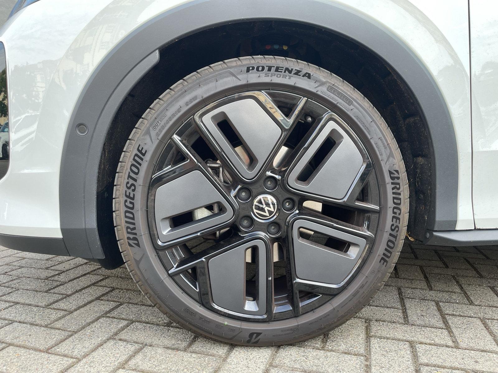 Volkswagen T-Roc 1.5 eTSI DSG R-Line NEUES MODELL MATRIX Hu