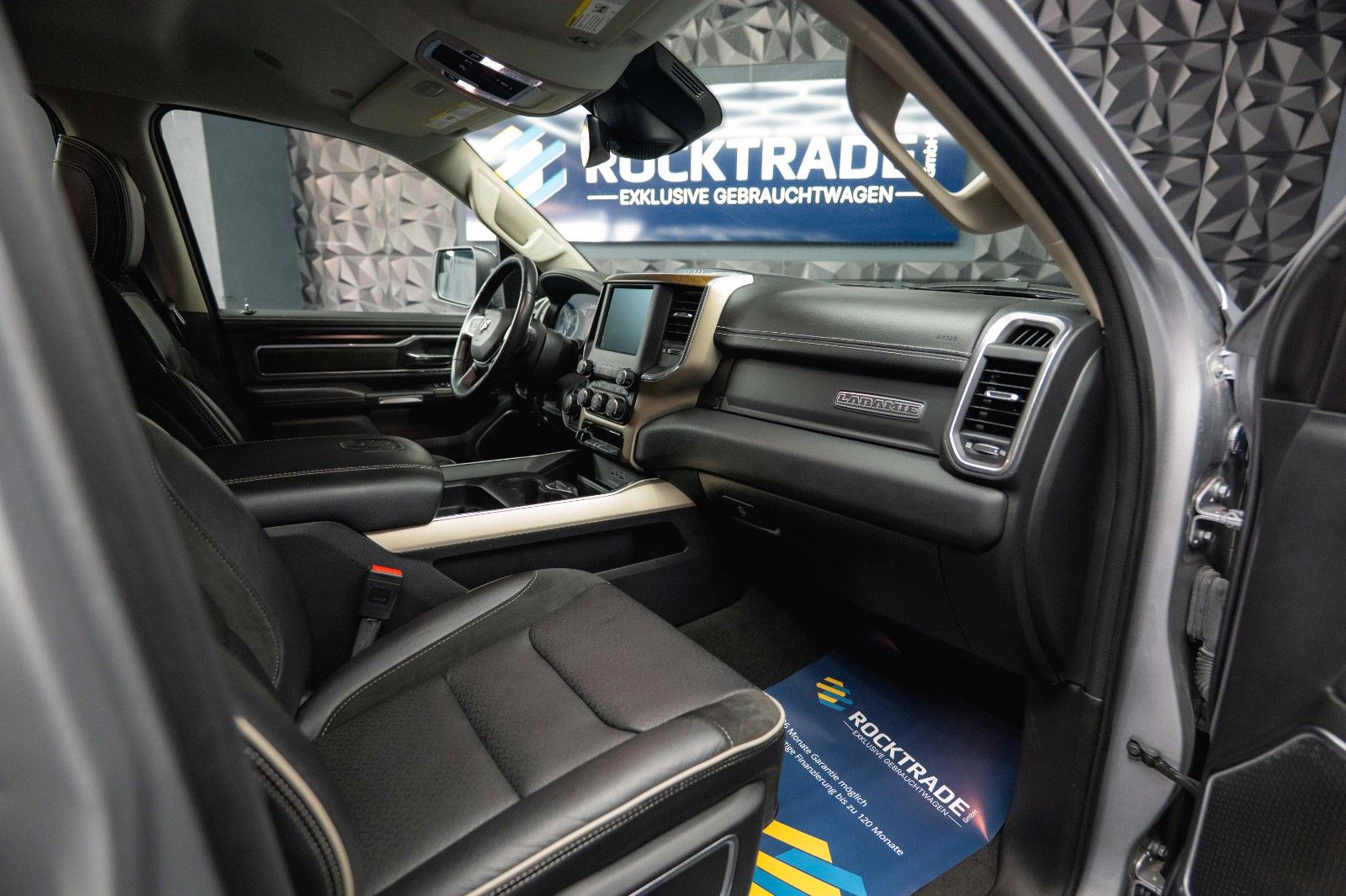 Fahrzeugabbildung Dodge RAM 5.7 V8 HEMI 4x4 Night LARAMIE LONGBED 19%