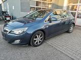 Opel Astra J 2.0 CDTI NAVI XENON Zahnriemen NEU A.Kup - Opel Astra aus 2010 mit Diesel-Antrieb
