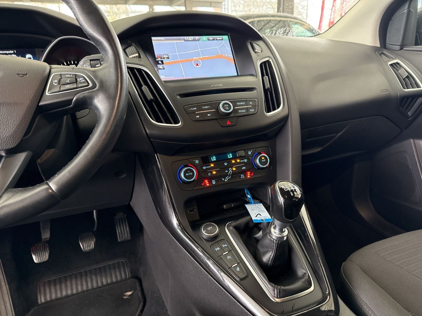 Fahrzeugabbildung Ford Focus Titanium PPS Navi LED Winterpaket Park-Ass