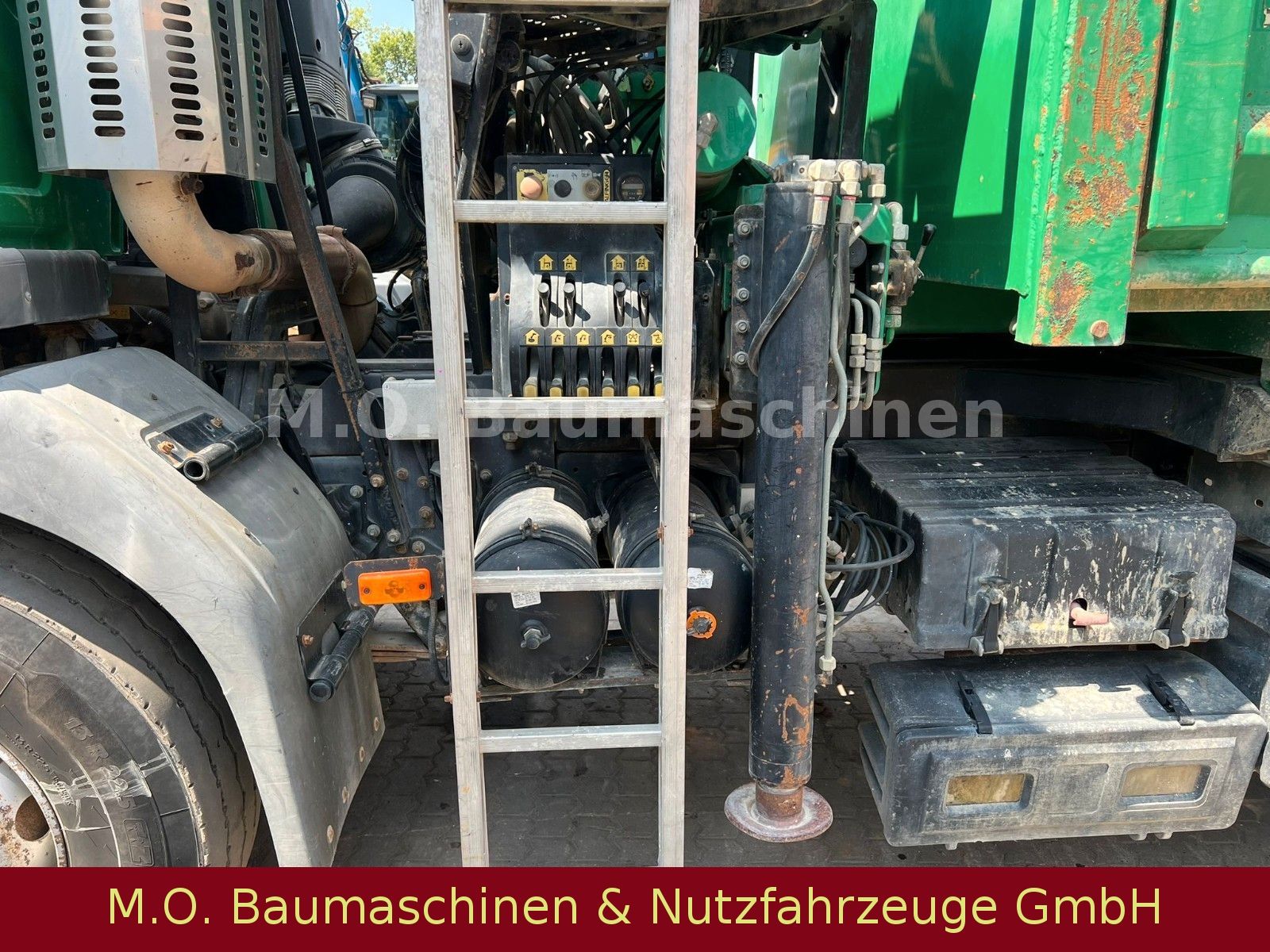 Fahrzeugabbildung Renault Kerax 370 dci / 6x4 / Palfinger PK 15500 / Euro5