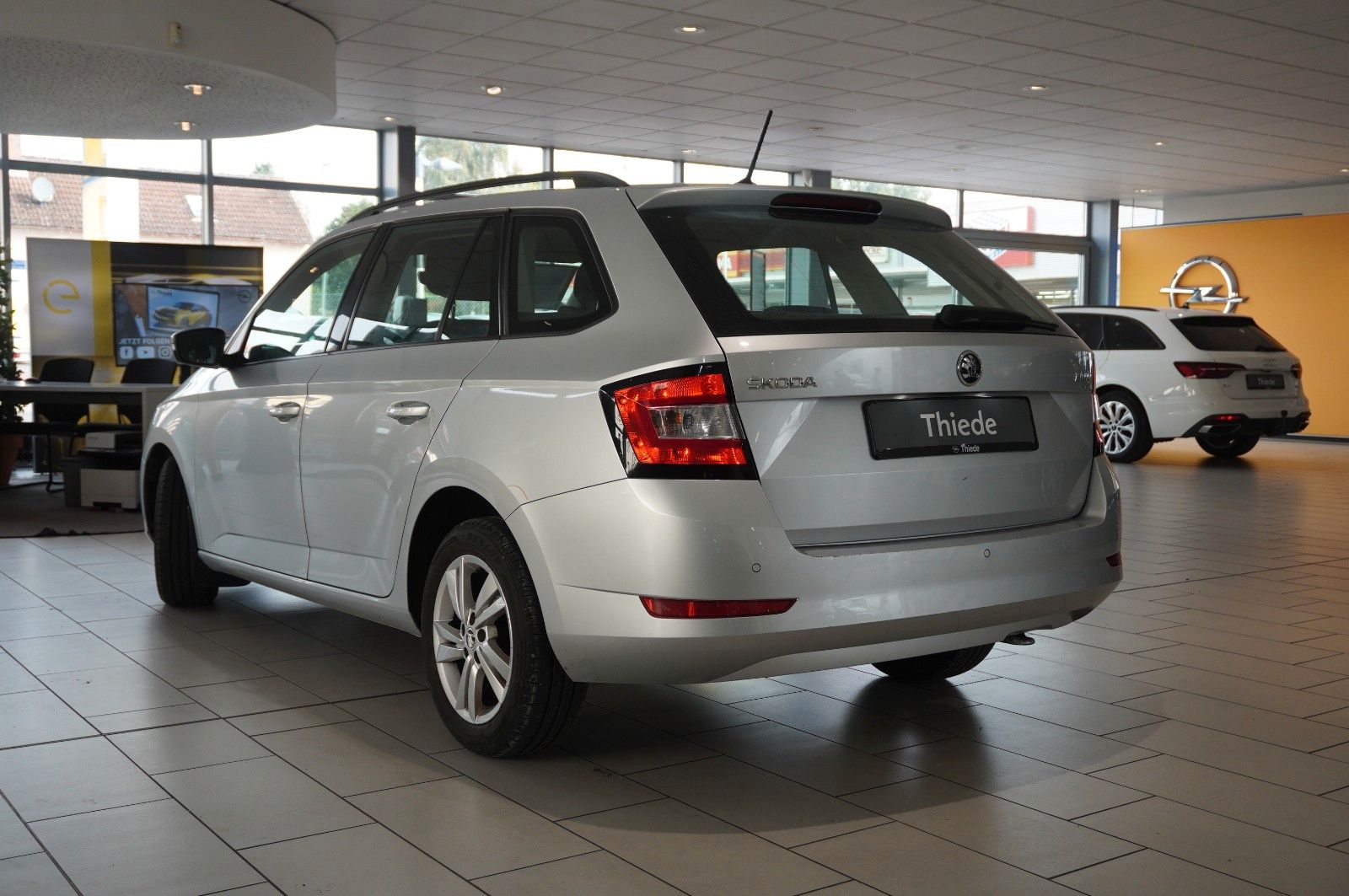 Fahrzeugabbildung SKODA Fabia Combi 1.0 TSI STYLE NAVI/LED/SHZ/PDC/TEMP.