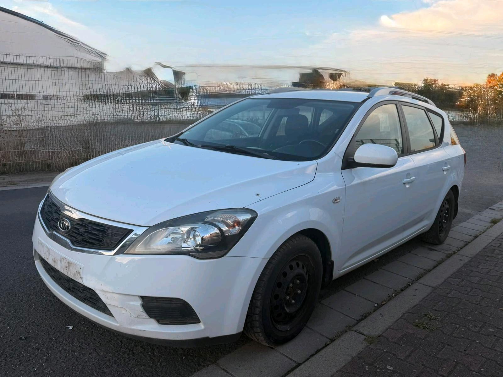 Kia cee'd 2012 — вигляд ззаду