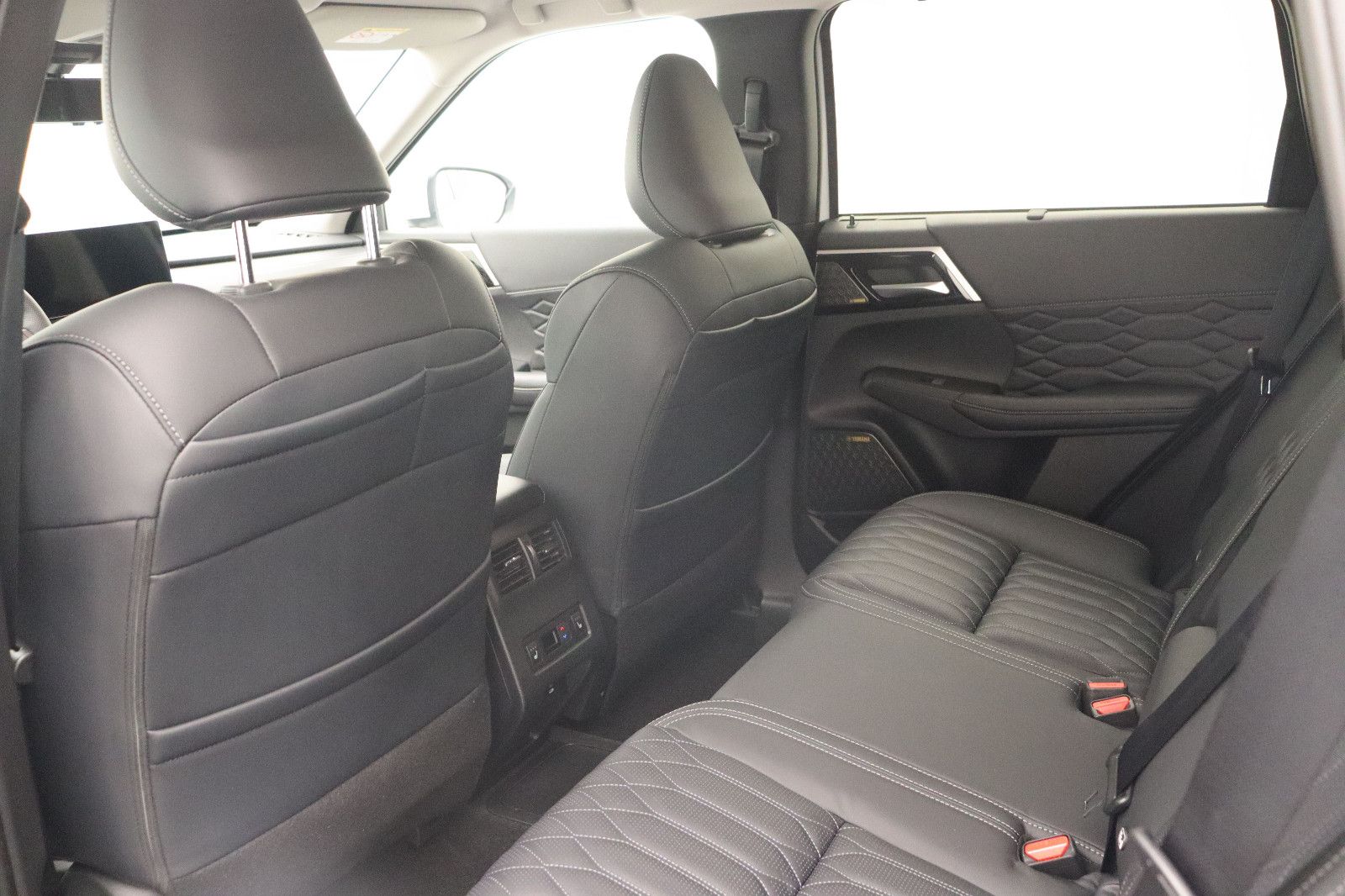 Fahrzeugabbildung Mitsubishi Outlander 2.4 PHEV Top 4WD