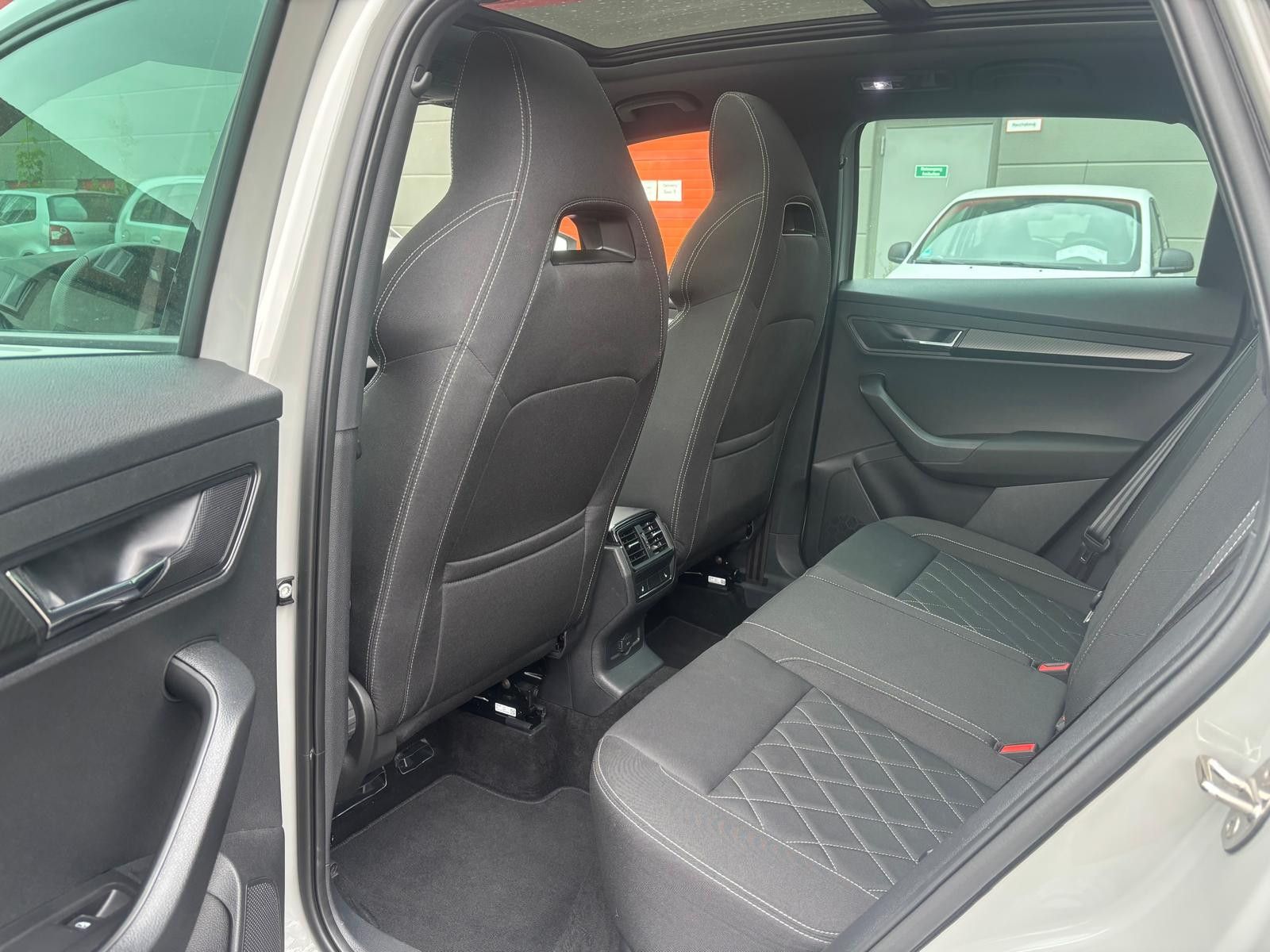 Fahrzeugabbildung SKODA Karoq SportLine 4x4-ACC-PANO-VIRTUAL-KAM-SHZ-LED
