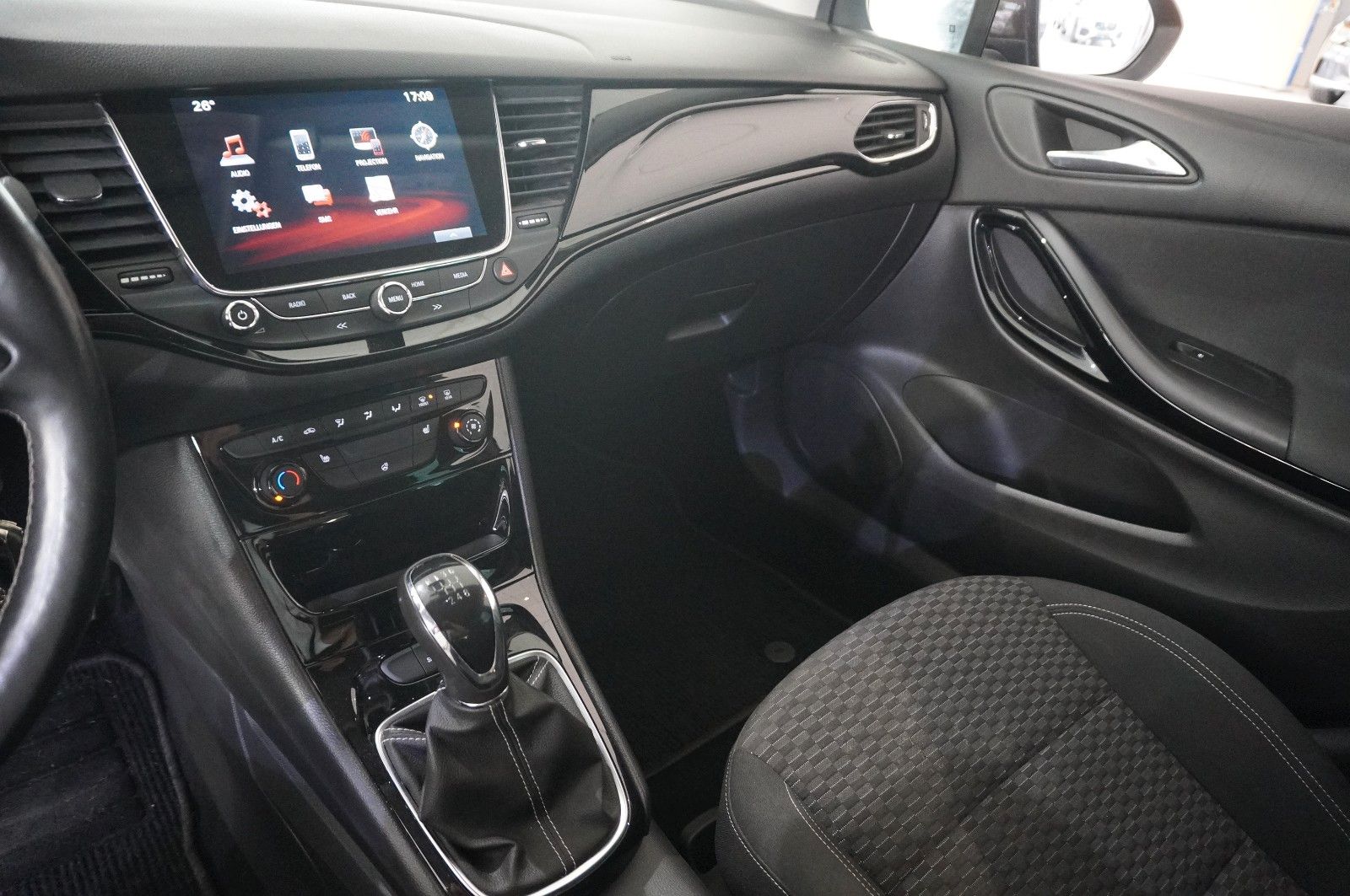 Fahrzeugabbildung Opel Astra K ST 1.4T ON NAVI/LED/KAMERA/SHZ/SPORT/PDC