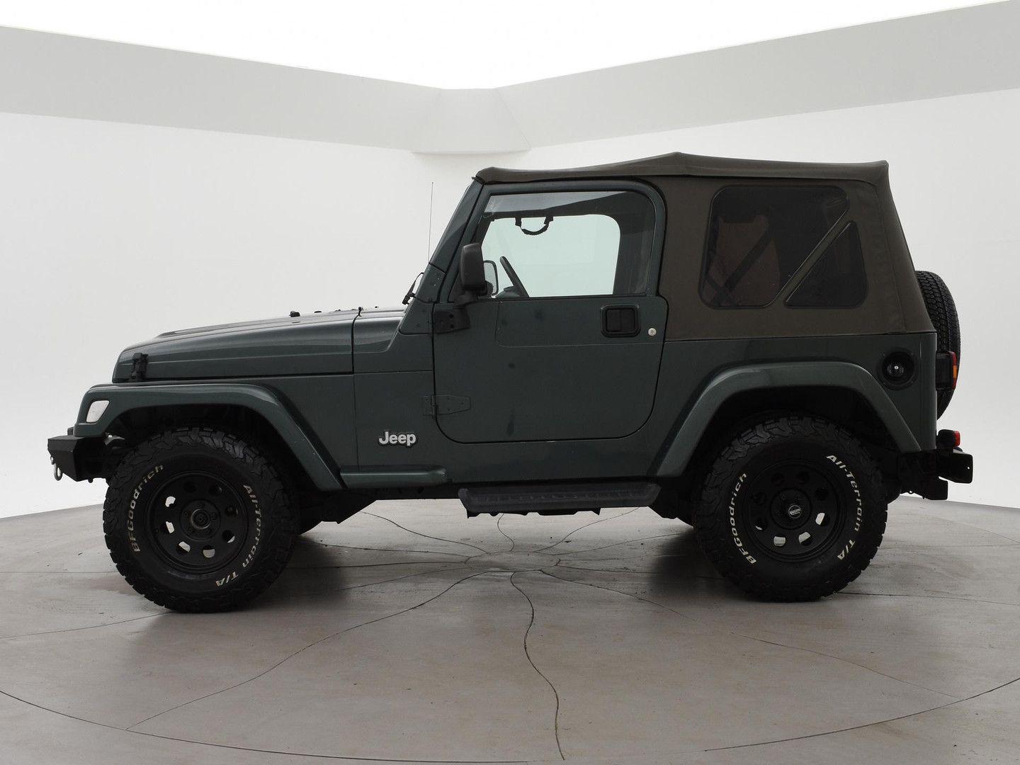 Jeep Wrangler Sahara 4.0i | 177 ch | BVM | Capote souple | Attelage | Pneus BFGoodrich All-Terrain | Bluetooth/DAB