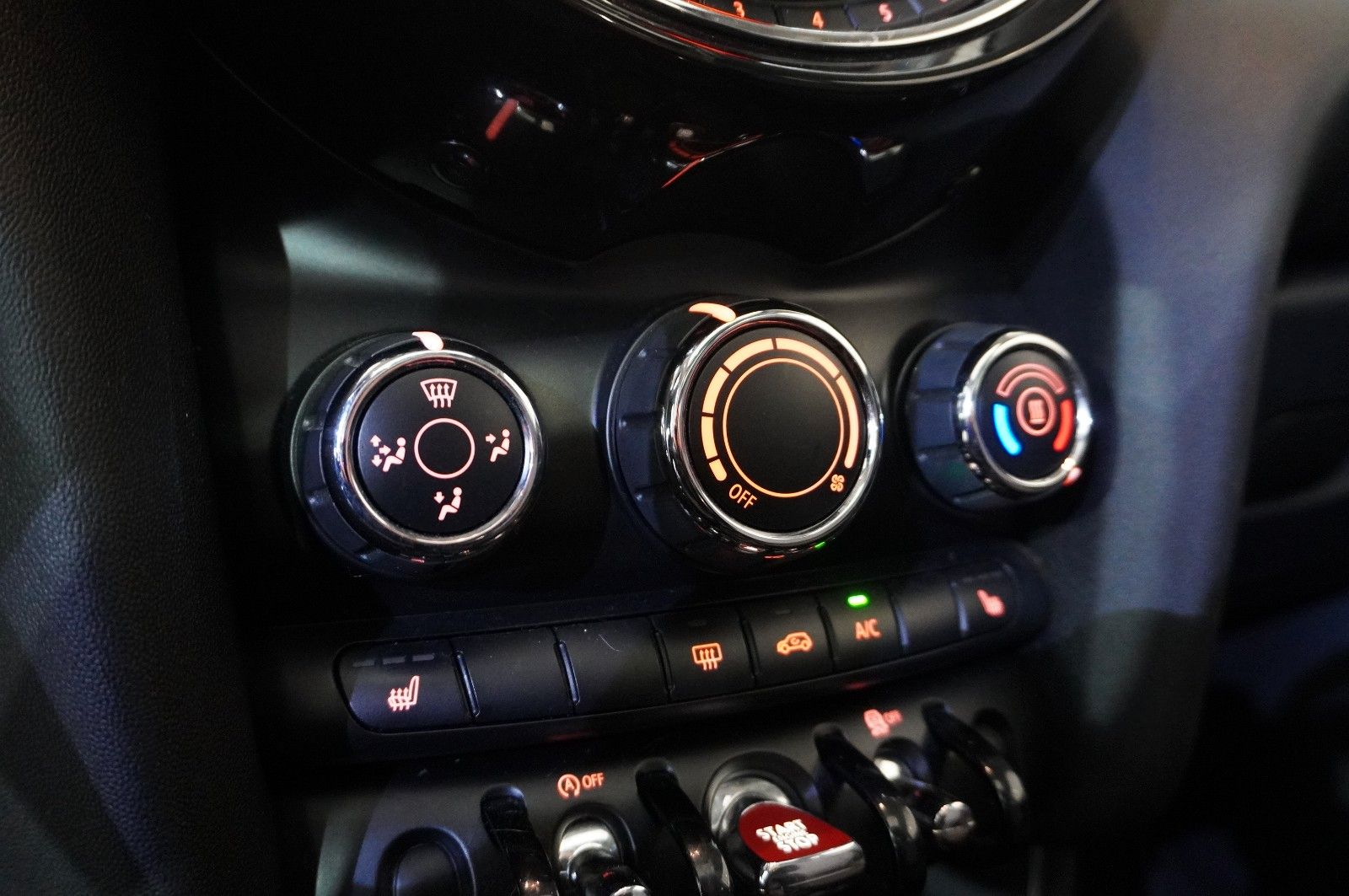 Fahrzeugabbildung MINI COOPER 1.5 3-TÜR PANO./SHZ/KLIMA/BT