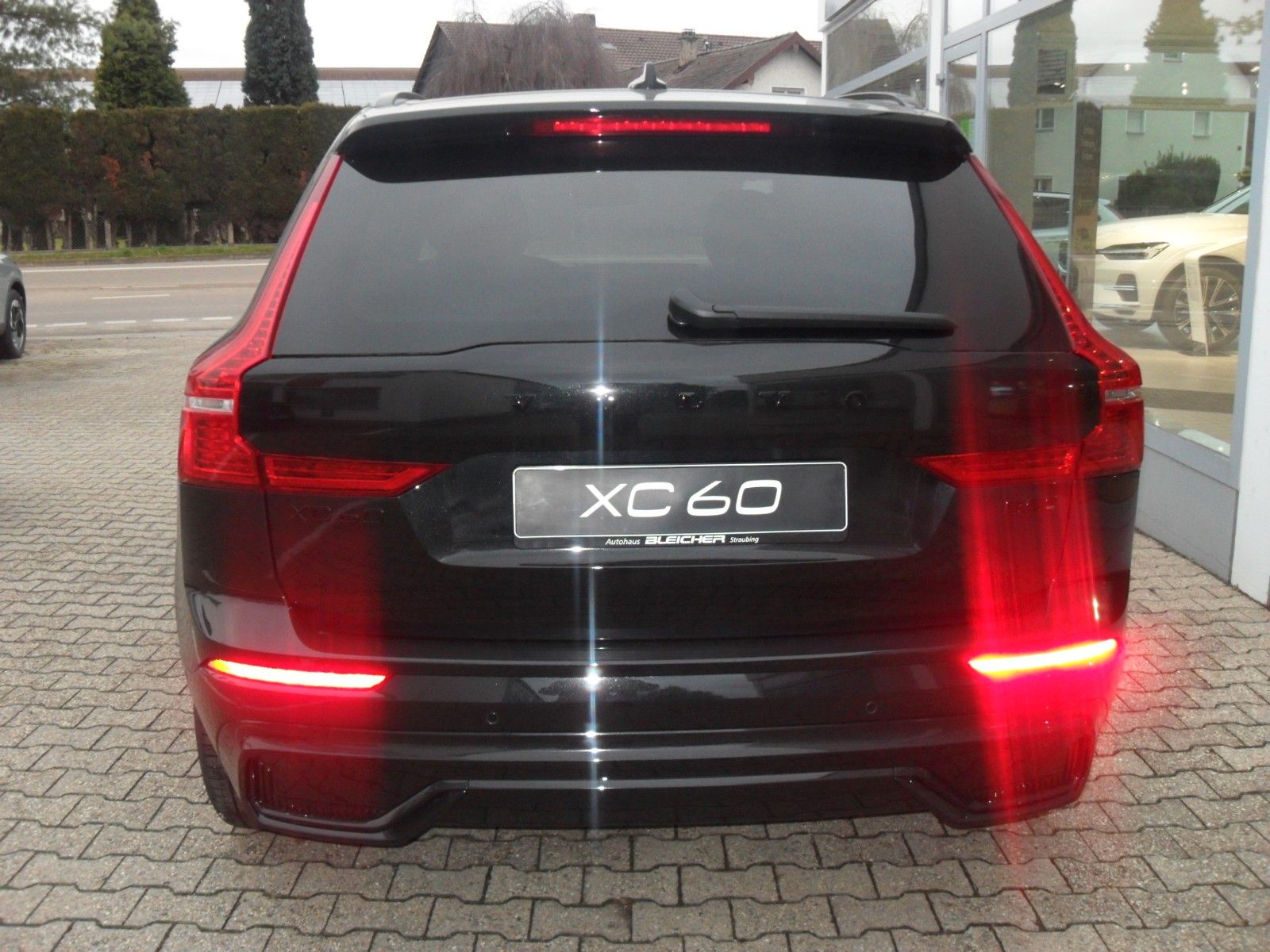 Fahrzeugabbildung Volvo XC 60 T6  Plus Black Edition Plug-In Hybrid