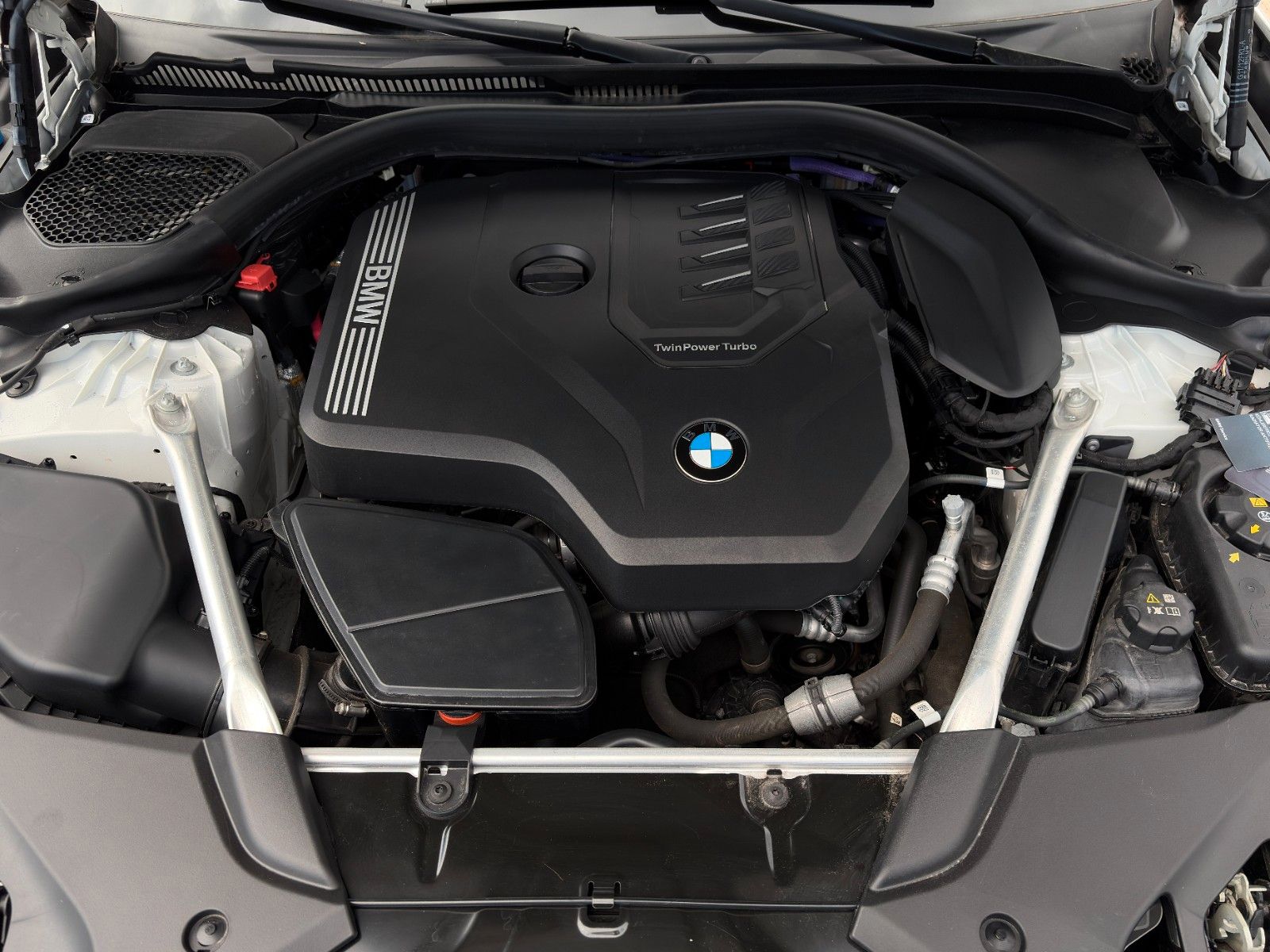 Fahrzeugabbildung BMW 530i Touring SHAD NAPPA HuD ACC SHZ SBL CAM PDC