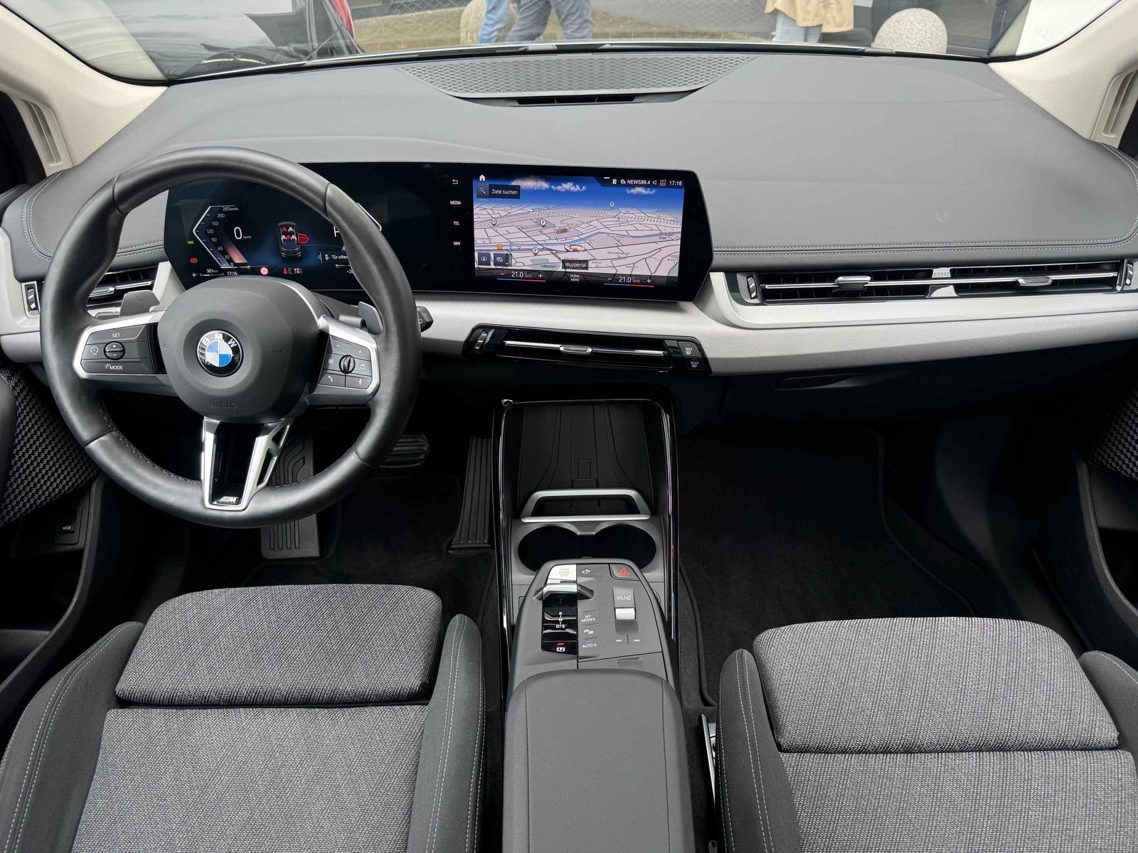 BMW 220i AdapLED DA PA RFK Pano Tempomat Shz