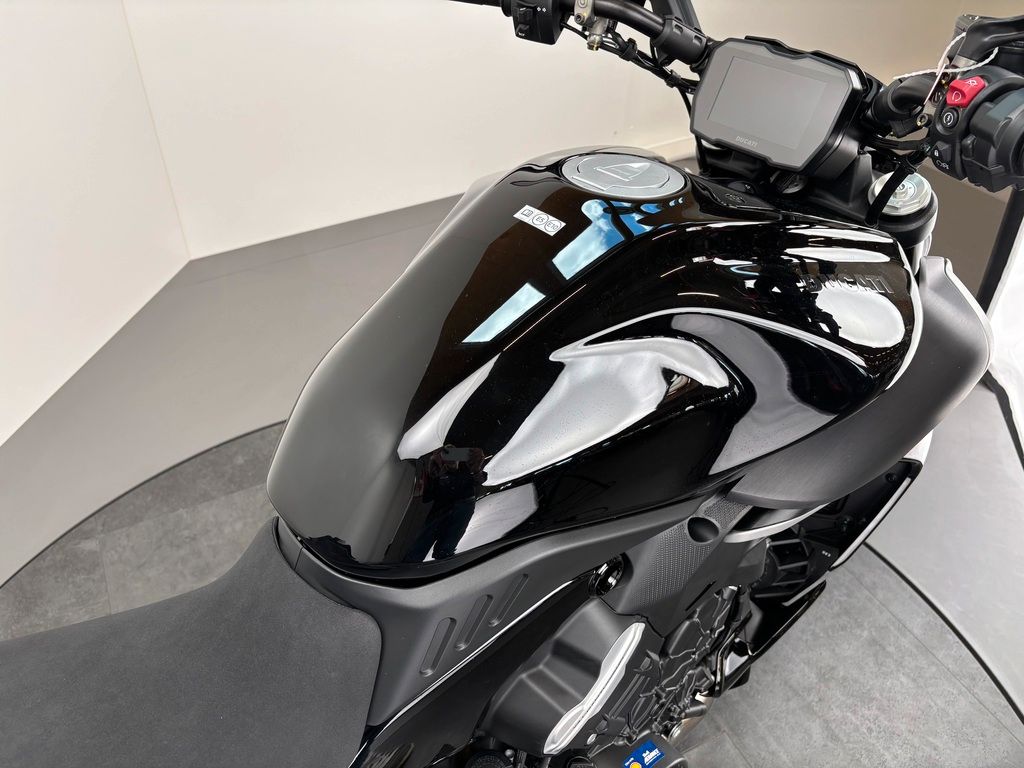 Fahrzeugabbildung Ducati DIAVEL V4 *SEITL. KENNZEICHENHALTER *NEUWERTIG