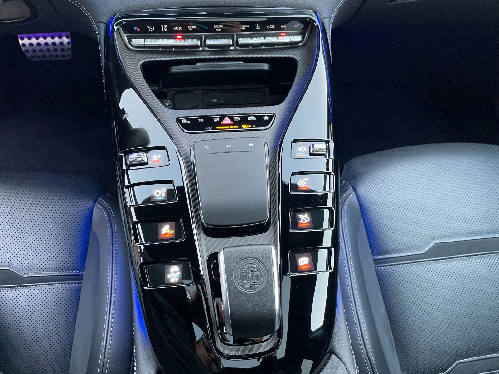 Fahrzeugabbildung Mercedes-Benz AMG GT 53 4M AirM+StdH+Burm3D+360°+PAGA+HUD