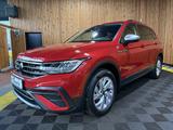 Volkswagen Tiguan Allspace 2,0TDI DSG Navi*Kam*AHK*DCC*Pano - rote Volkswagen Tiguan Allspace