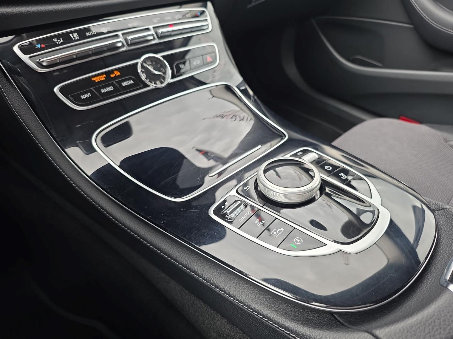 Mercedes-Benz E 220 d T Avantgarde Multibeam Navi Kamera Park