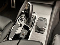 Fahrzeugabbildung M550 i xDrive LED HUD H&K KAM PANO