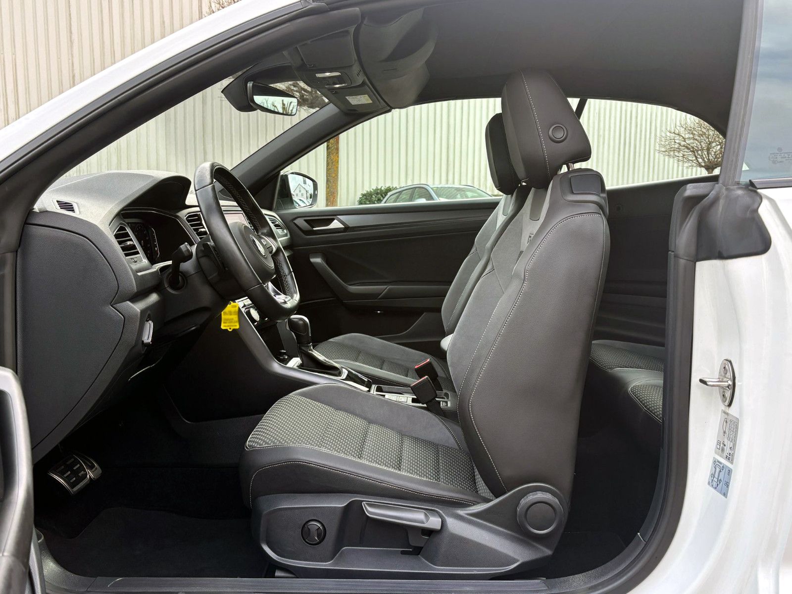 Fahrzeugabbildung Volkswagen T-Roc Cabrio 1.5TSI DSG R-Line ACC KAM LED SHZ