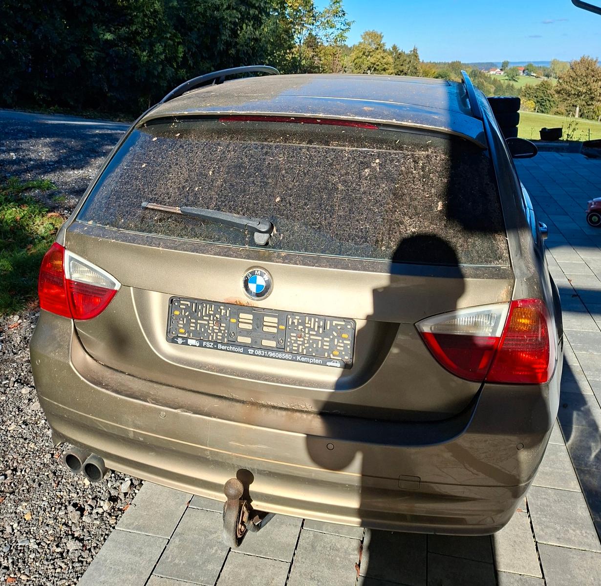 BMW 330 2006 — rear view